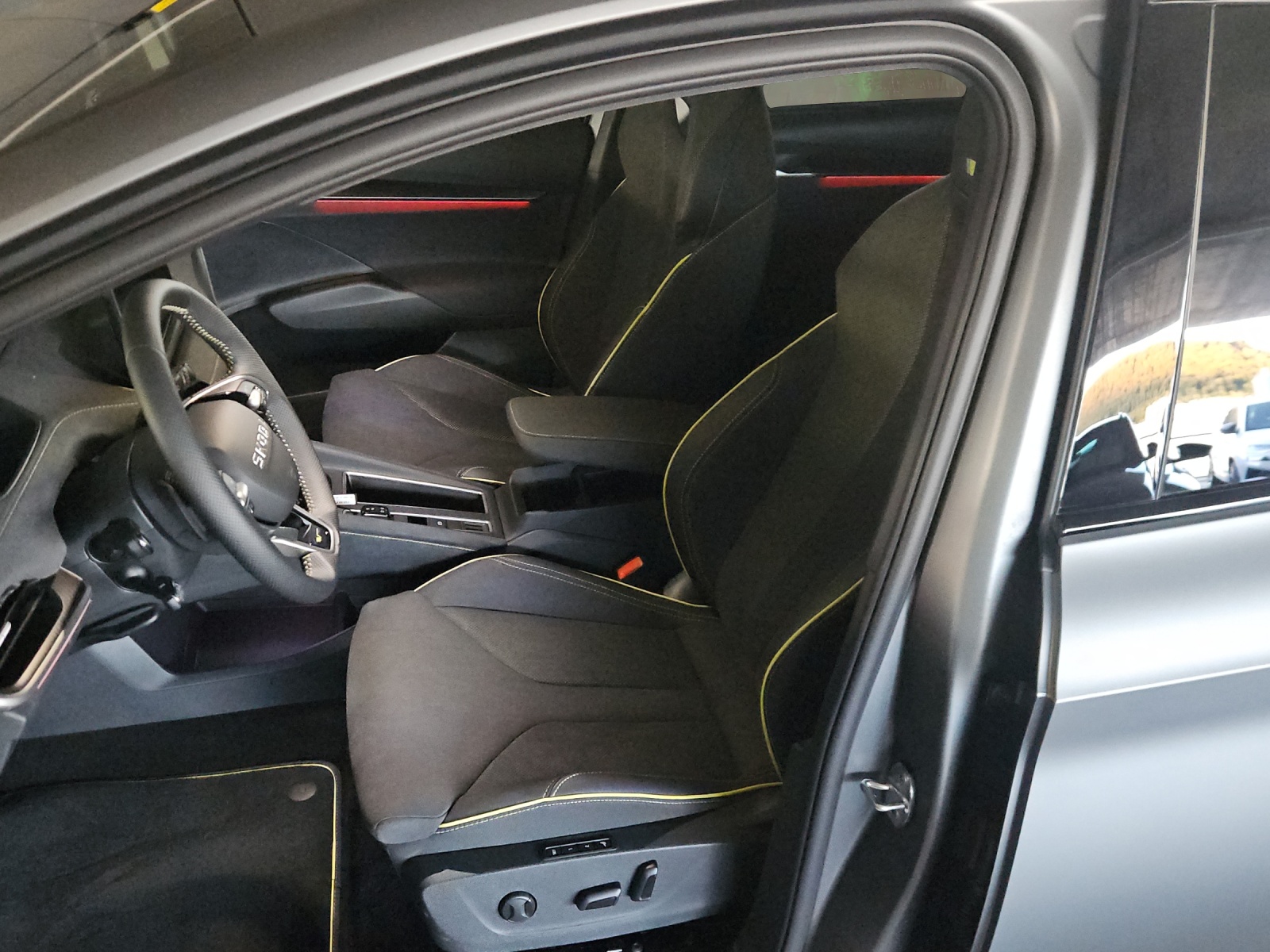 SKODA Elroq RS Matt Edition 4x4-image-8