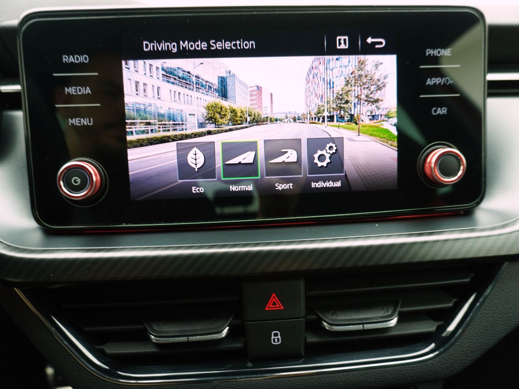 SKODA Kamiq 1.5 TSI DSG Monte Carlo-image-22
