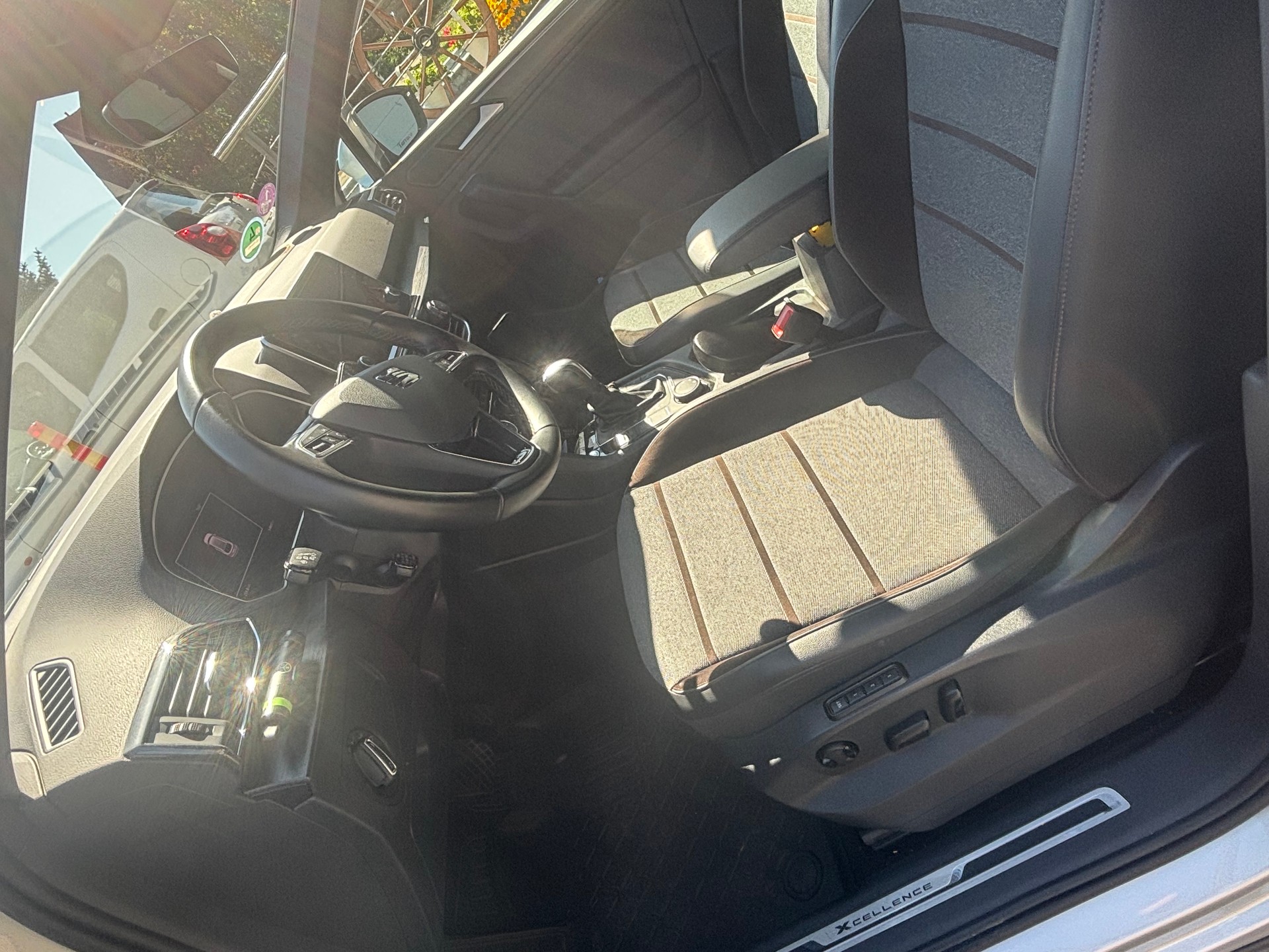 SEAT 2.0 TSI Xcellence 4Drive DSG-image-4