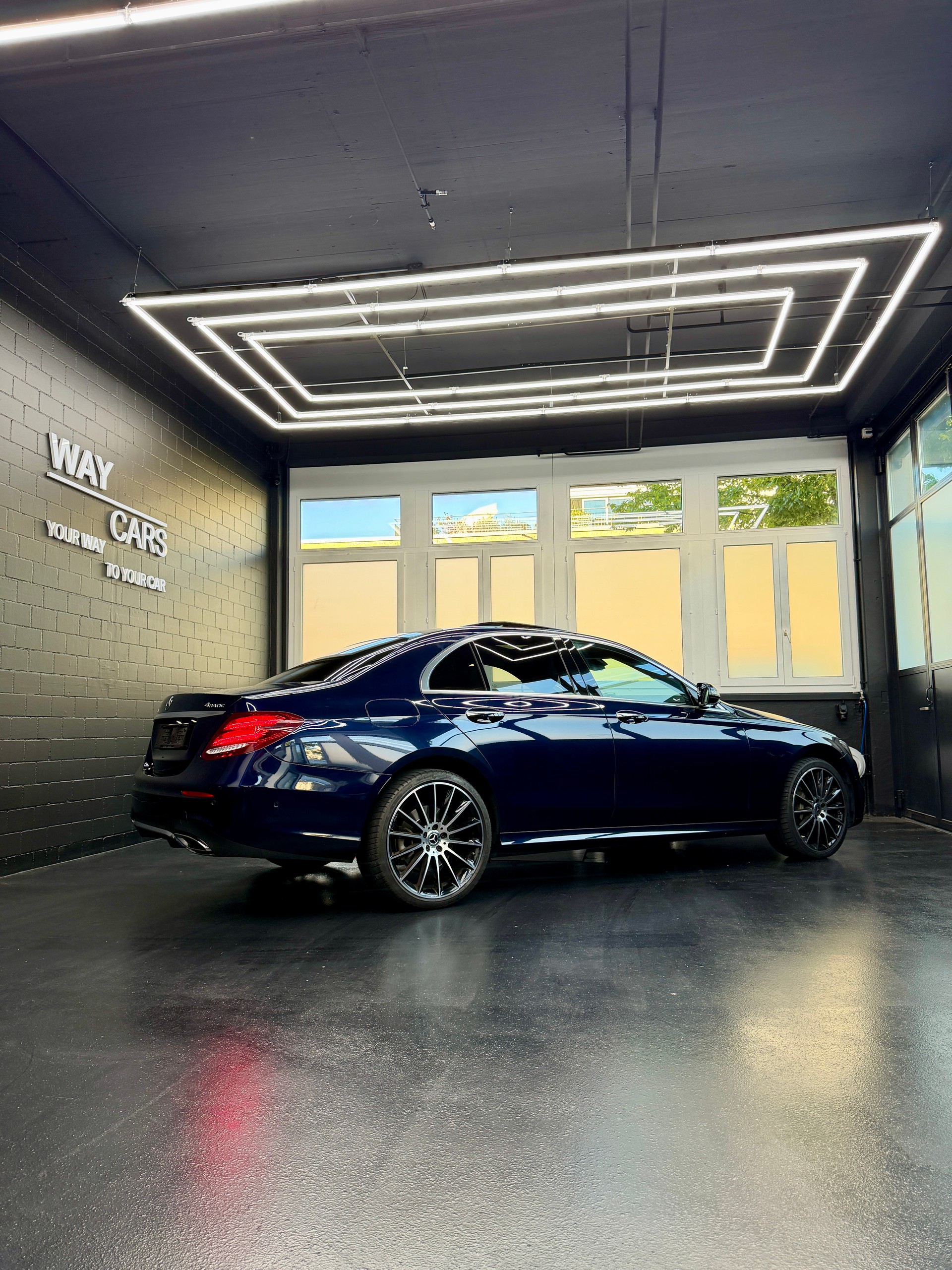 MERCEDES-BENZ E 350 d AMG Line 4Matic 9G-Tronic-image-5