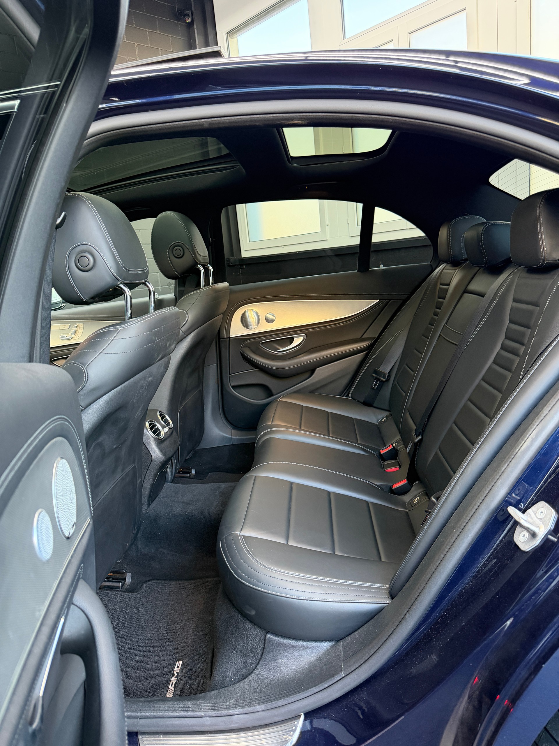 MERCEDES-BENZ E 350 d AMG Line 4Matic 9G-Tronic-image-12