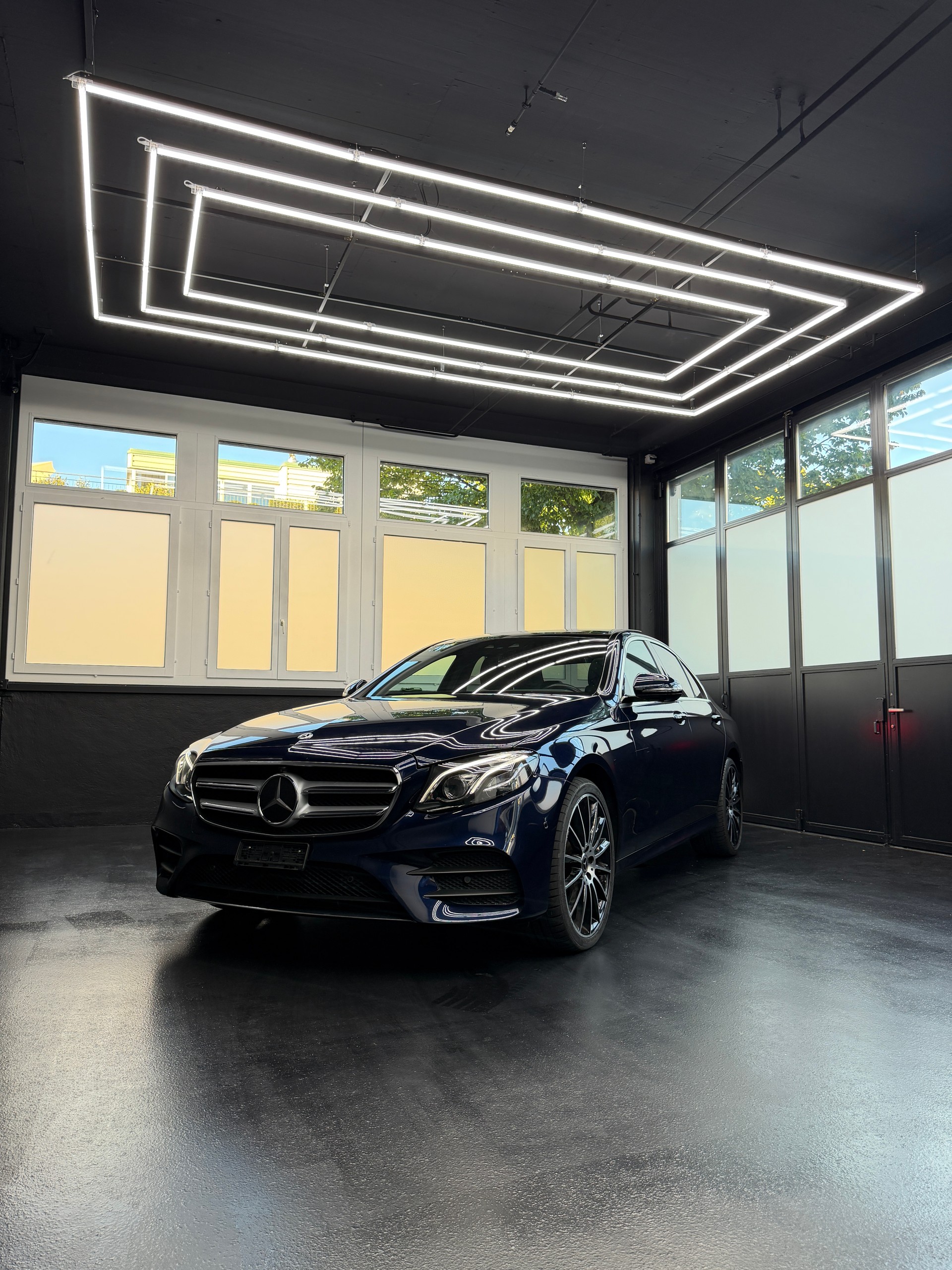 MERCEDES-BENZ E 350 d AMG Line 4Matic 9G-Tronic-image-3