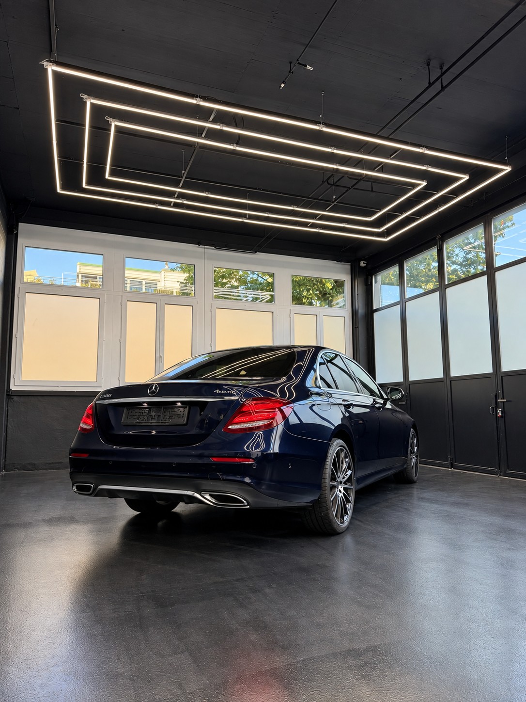 MERCEDES-BENZ E 350 d AMG Line 4Matic 9G-Tronic-image-4