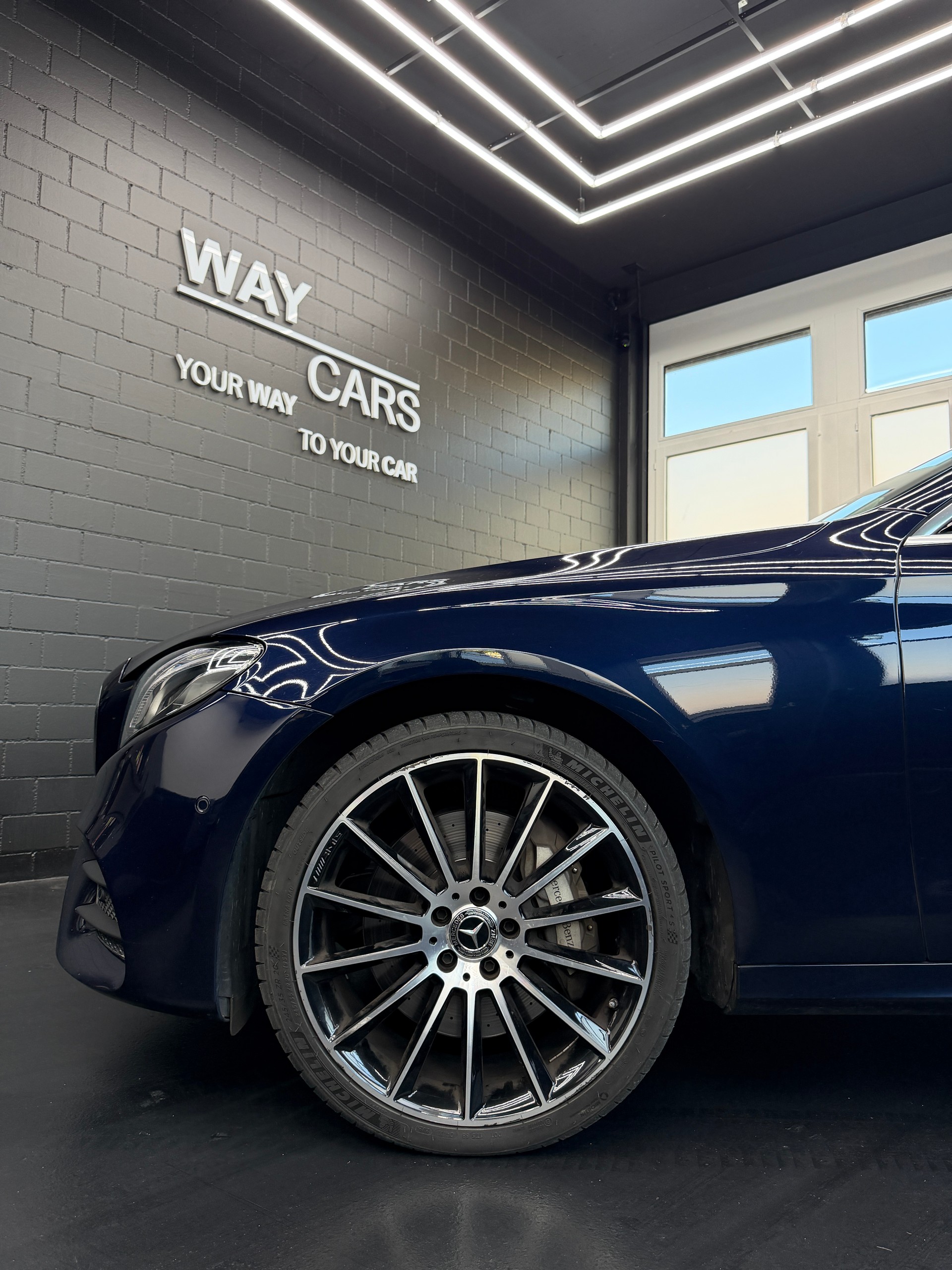 MERCEDES-BENZ E 350 d AMG Line 4Matic 9G-Tronic-image-6