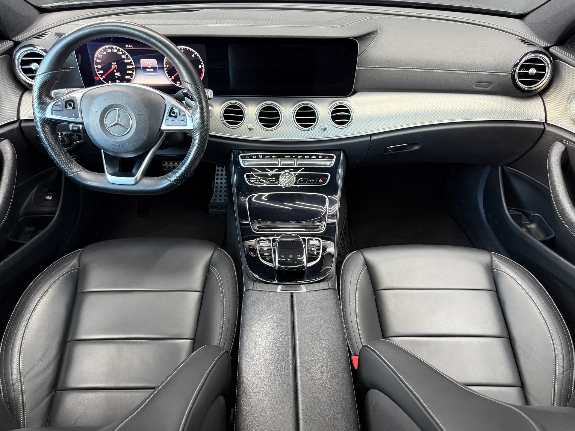 MERCEDES-BENZ E 350 d AMG Line 4Matic 9G-Tronic-image-10