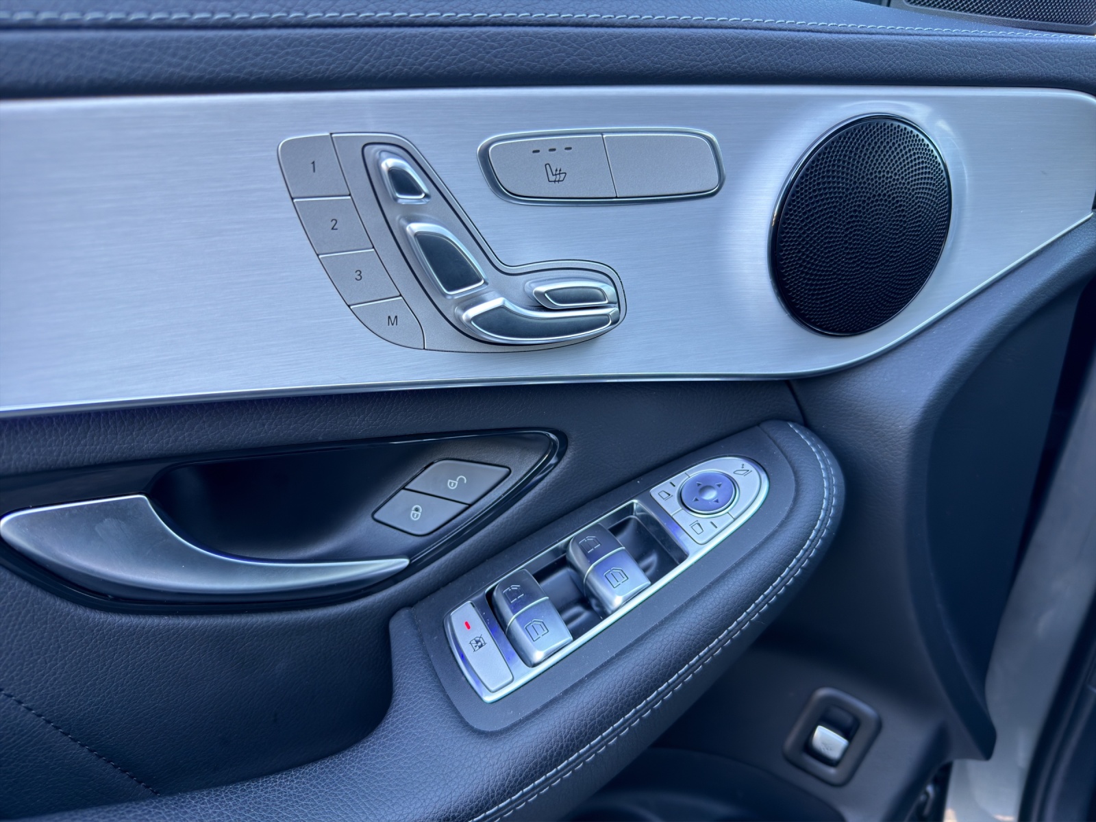 MERCEDES-BENZ GLC 300 d AMG Line 4Matic-image-9