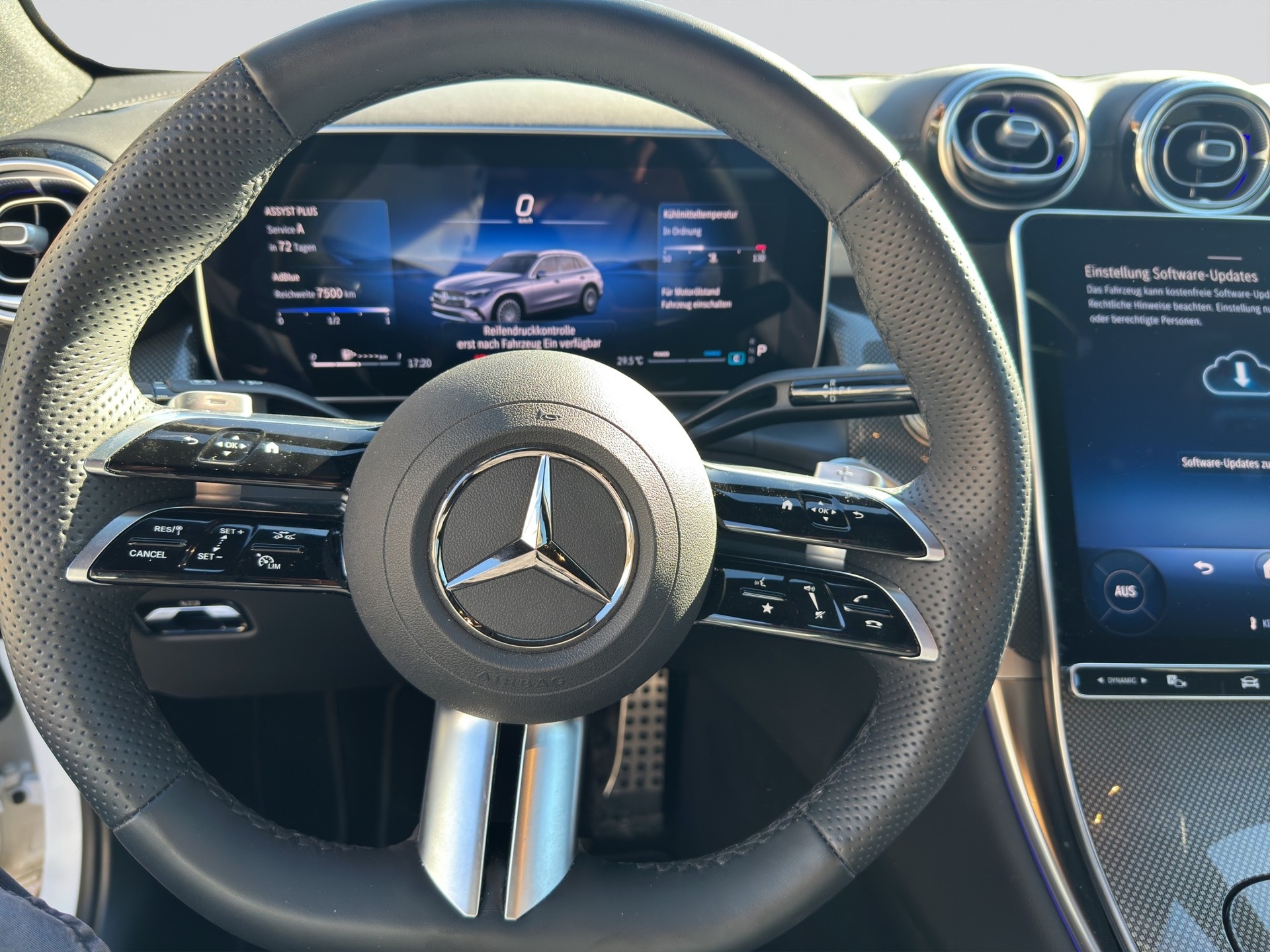 MERCEDES-BENZ GLC 300 d 4Matic 9G-Tronic AMG Edition Night-image-11