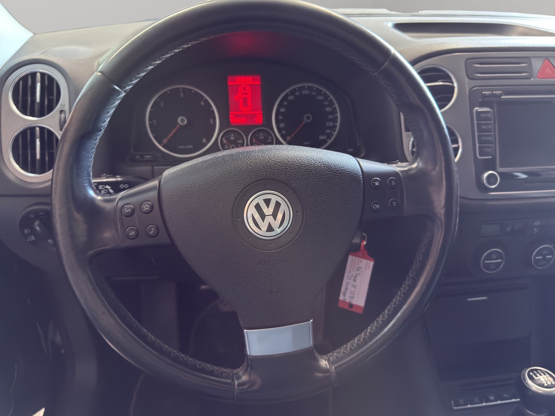 VW Tiguan 2.0 TDI Sport&Style-image-13