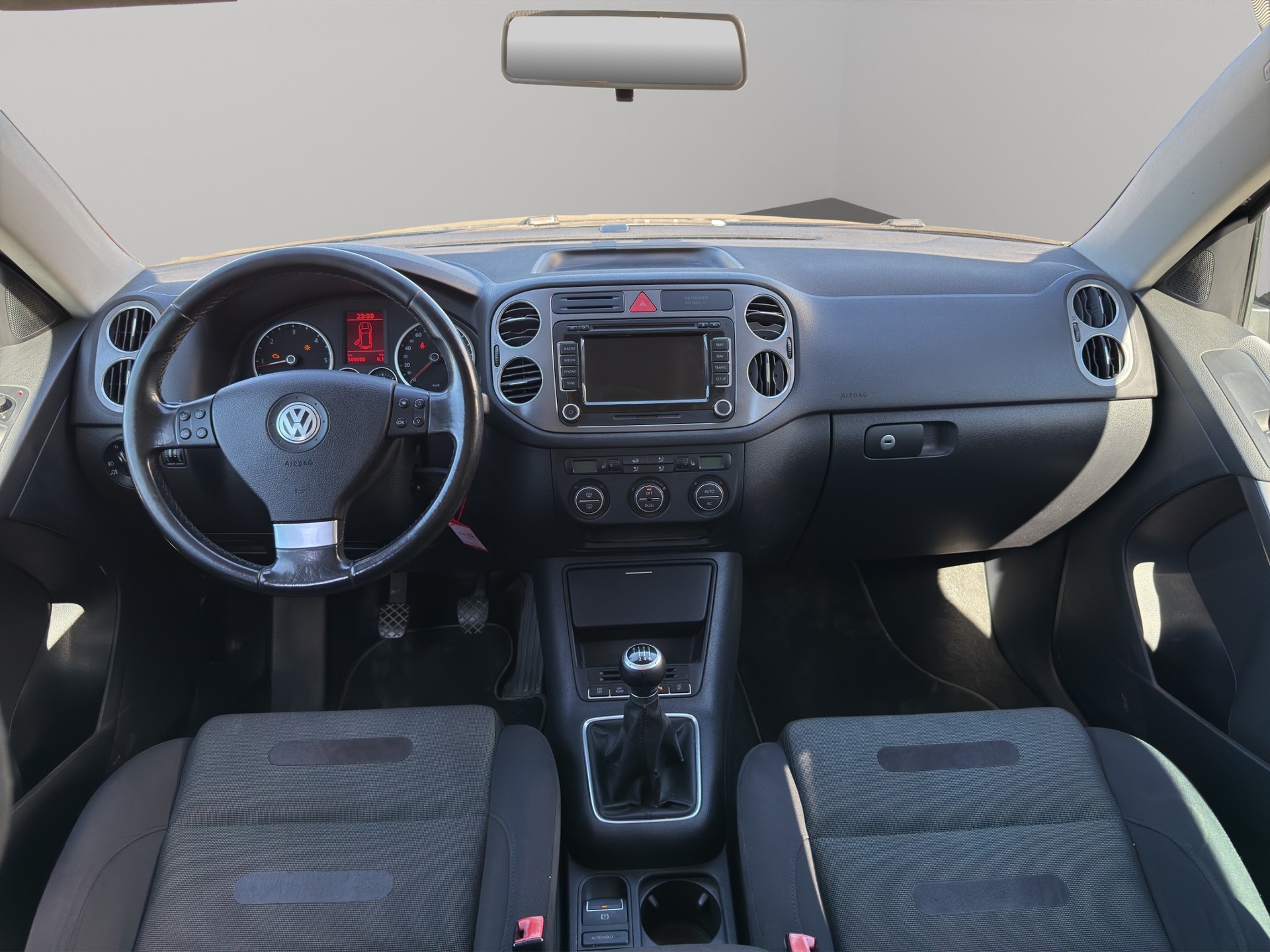 VW Tiguan 2.0 TDI Sport&Style-image-16