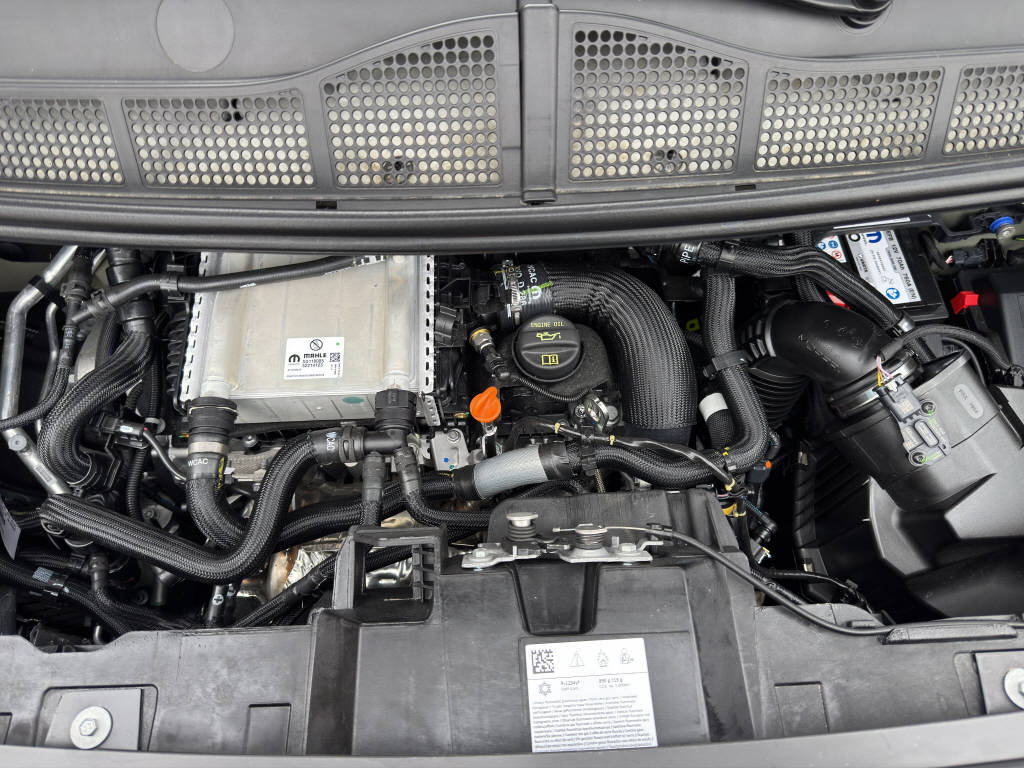PEUGEOT Traveller Std. Family Ed. 2.2 BHDI 180 PS EAT 8-image-15