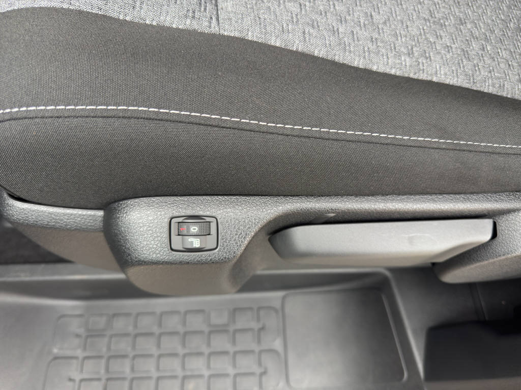 PEUGEOT Traveller Std. Family Ed. 2.2 BHDI 180 PS EAT 8-image-12