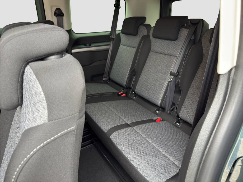 PEUGEOT Traveller Std. Family Ed. 2.2 BHDI 180 PS EAT 8-image-14
