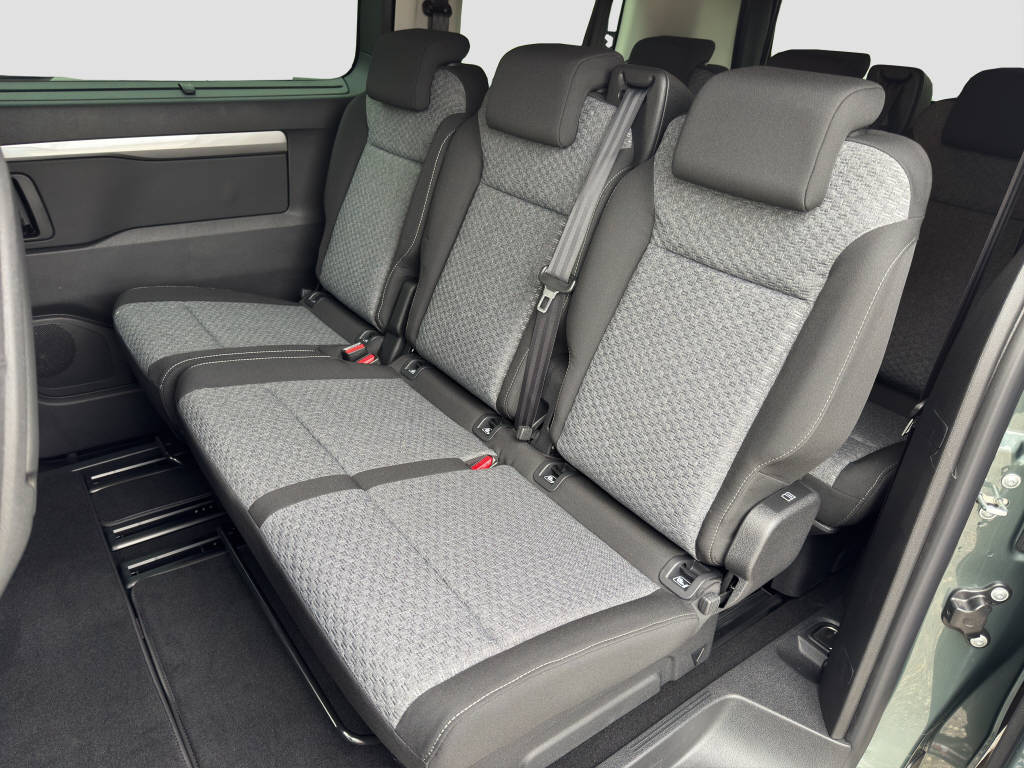PEUGEOT Traveller Std. Family Ed. 2.2 BHDI 180 PS EAT 8-image-13