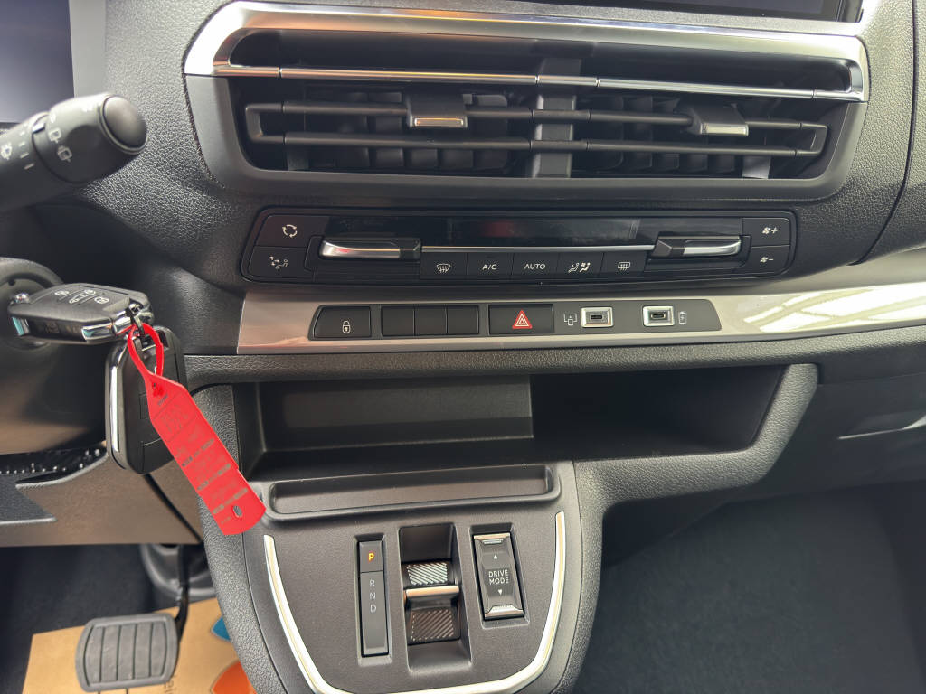PEUGEOT Traveller Std. Family Ed. 2.2 BHDI 180 PS EAT 8-image-10