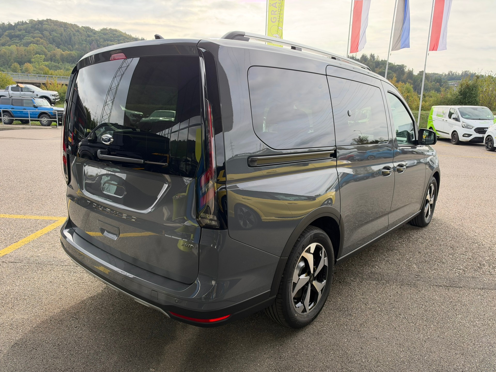 FORD Grand Tourneo Connect 2.0 EcoBlue AWD Active-image-5