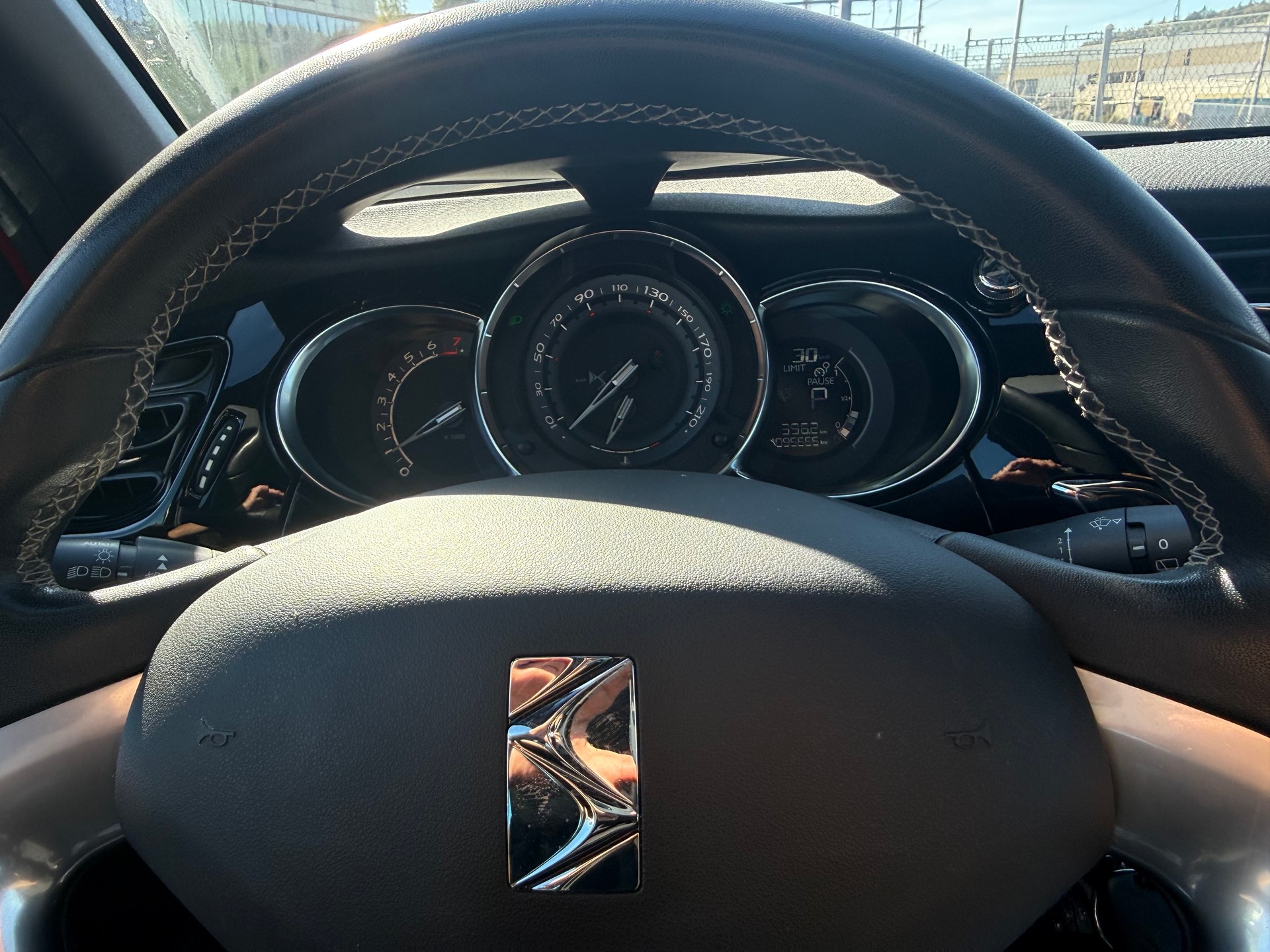 DS AUTOMOBILES DS 3 1.2 PureTech SO Chic EAT-image-7