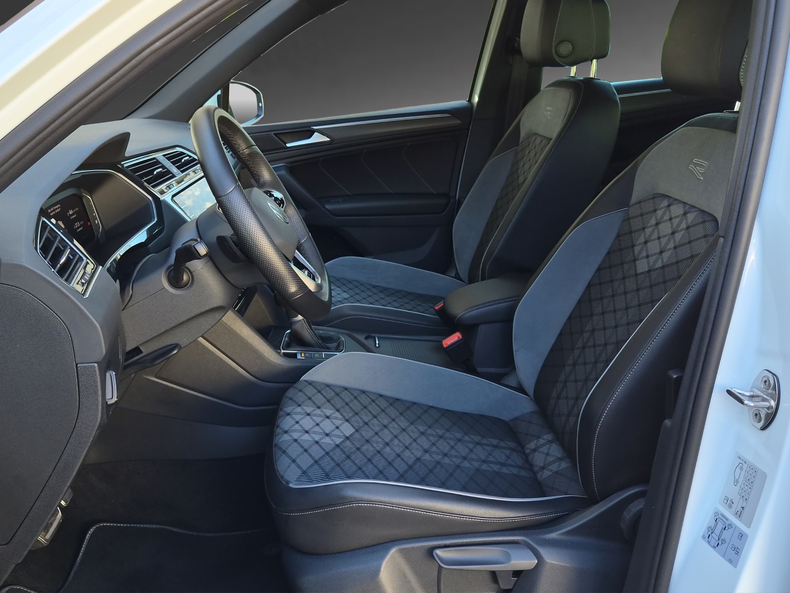 VW Tiguan 1.4TSI PHEV Selection DSG-image-5