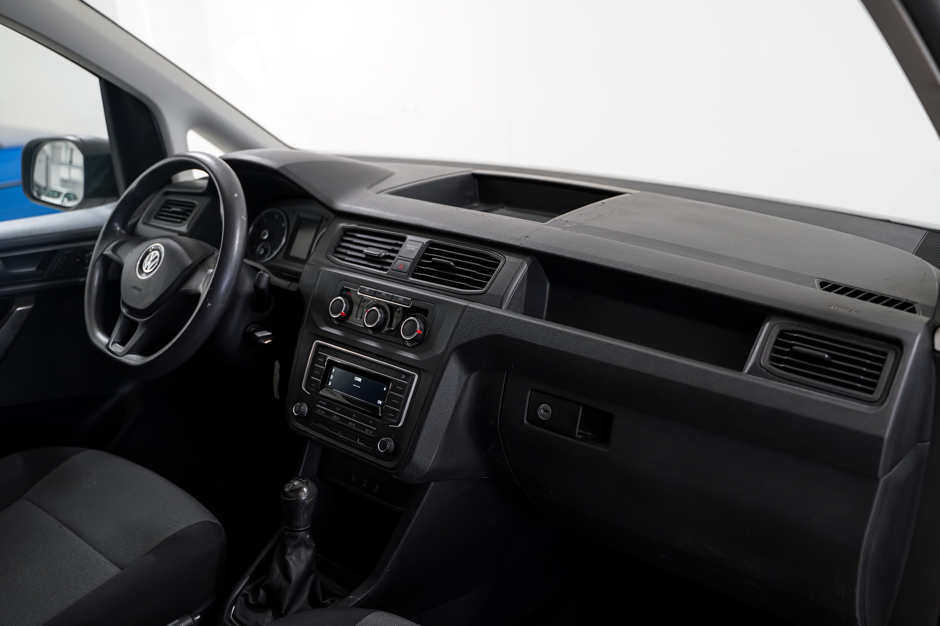 VW Caddy Maxi 2.0TDI BlueMotion Technology-image-14