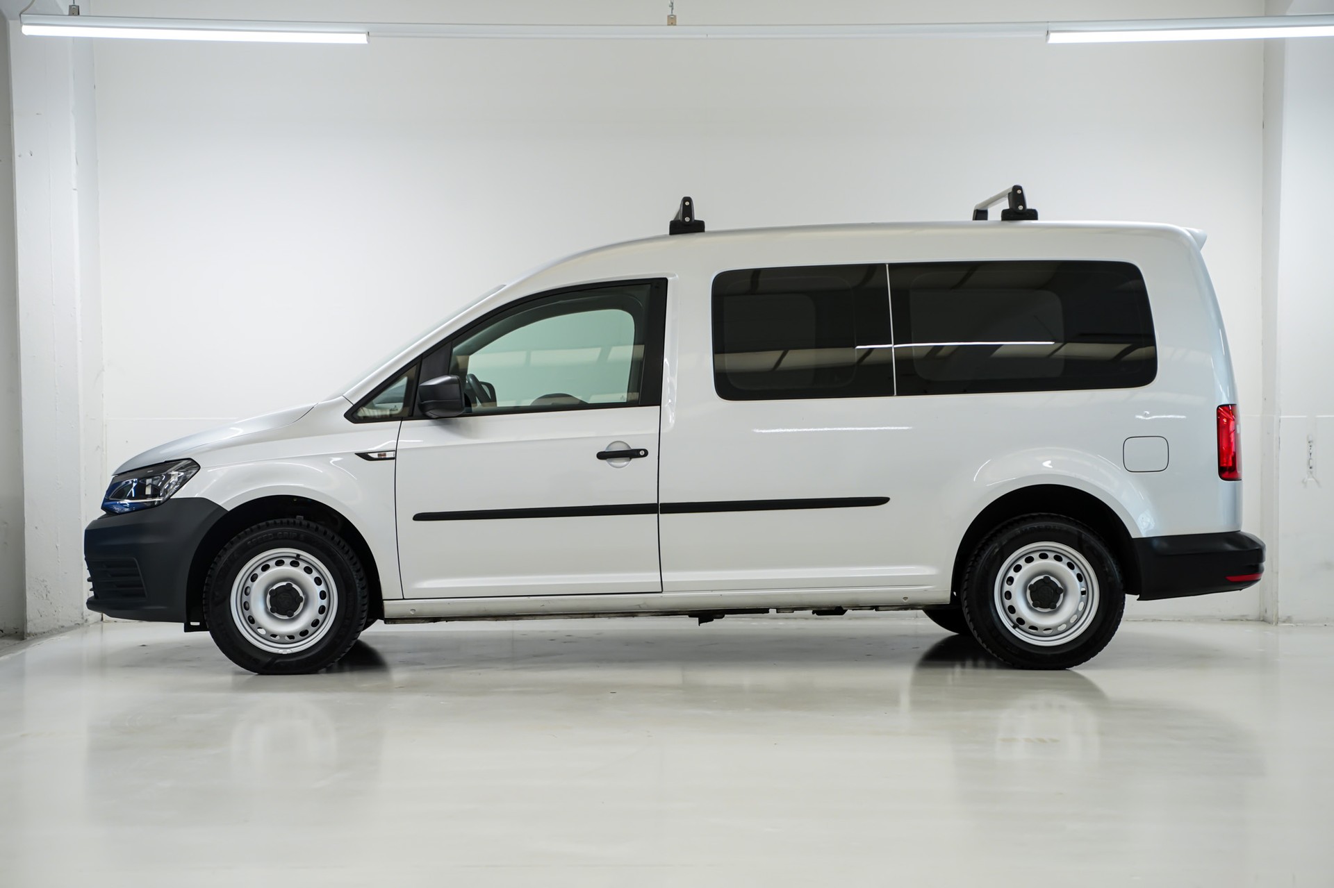 VW Caddy Maxi 2.0TDI BlueMotion Technology-image-3