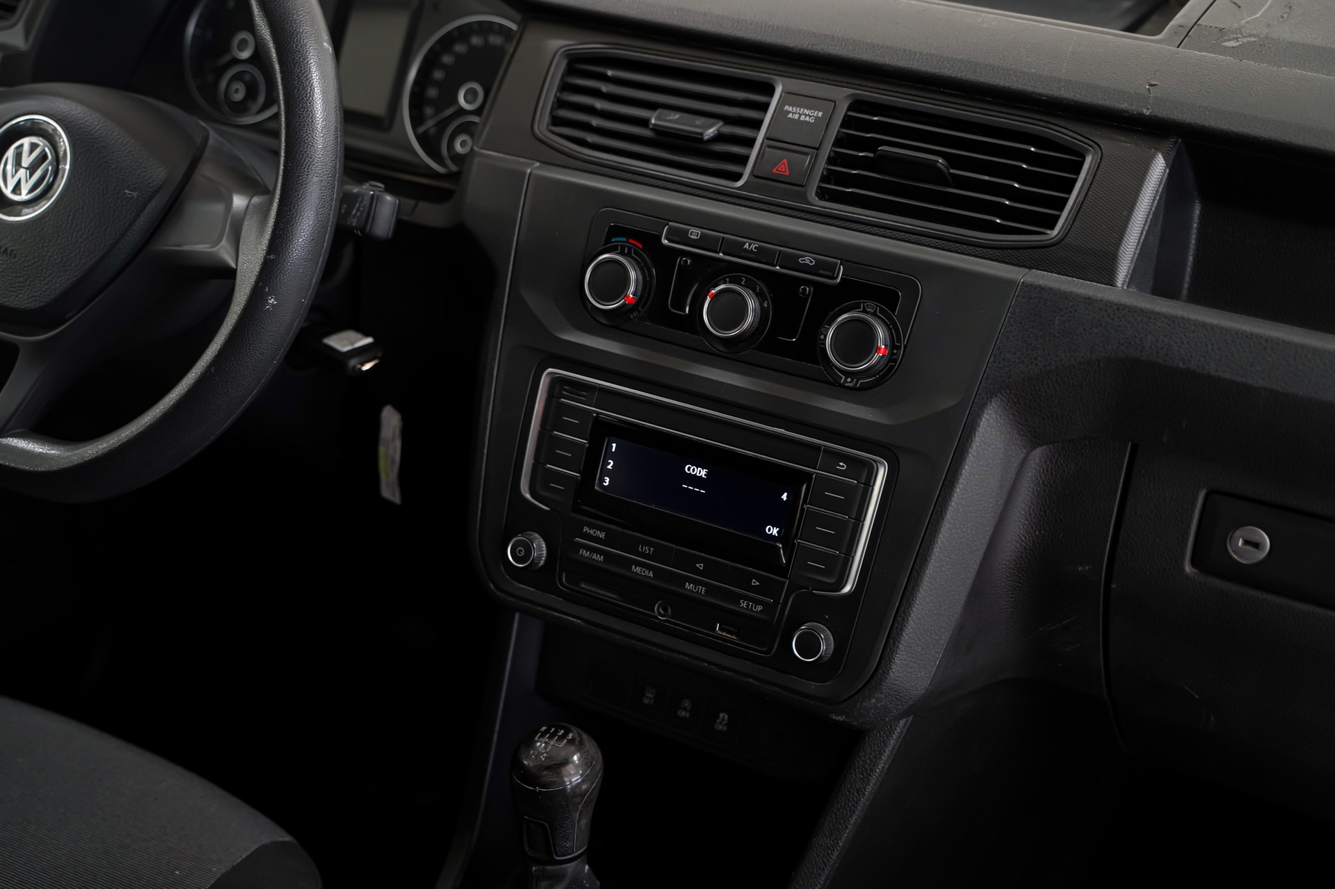 VW Caddy Maxi 2.0TDI BlueMotion Technology-image-16