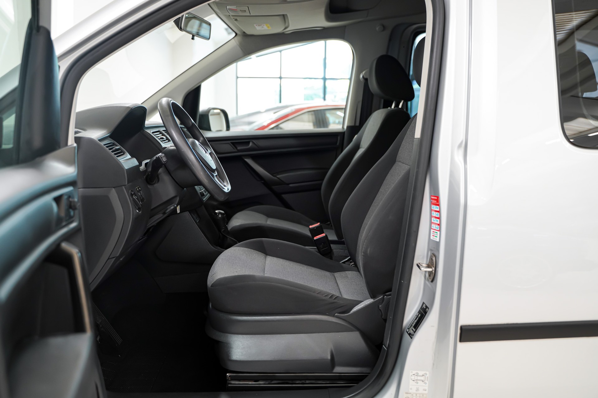 VW Caddy Maxi 2.0TDI BlueMotion Technology-image-10