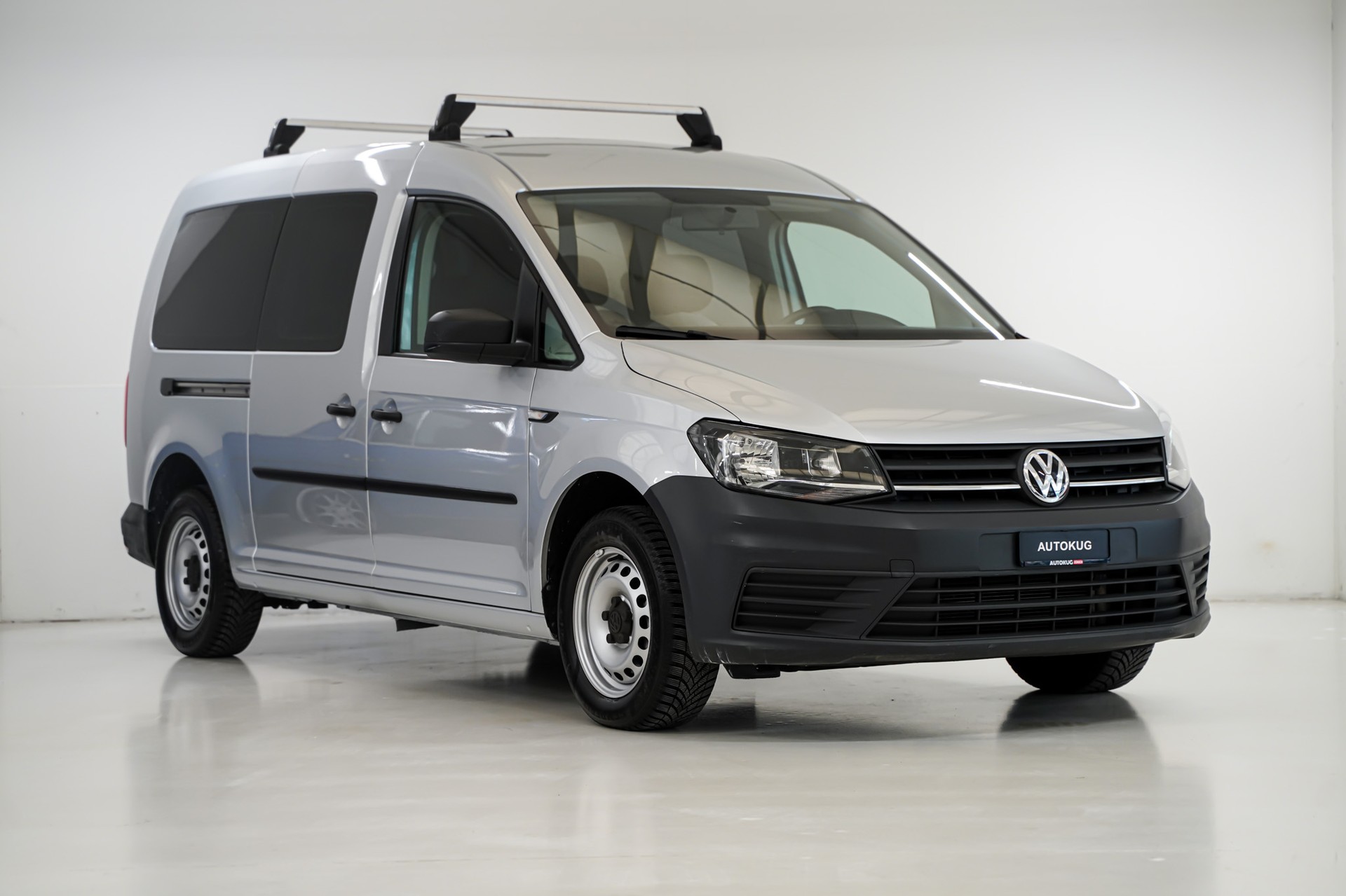 VW Caddy Maxi 2.0TDI BlueMotion Technology-image-2