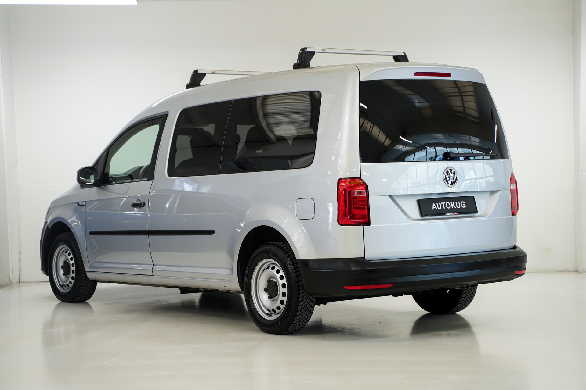 VW Caddy Maxi 2.0TDI BlueMotion Technology-image-4