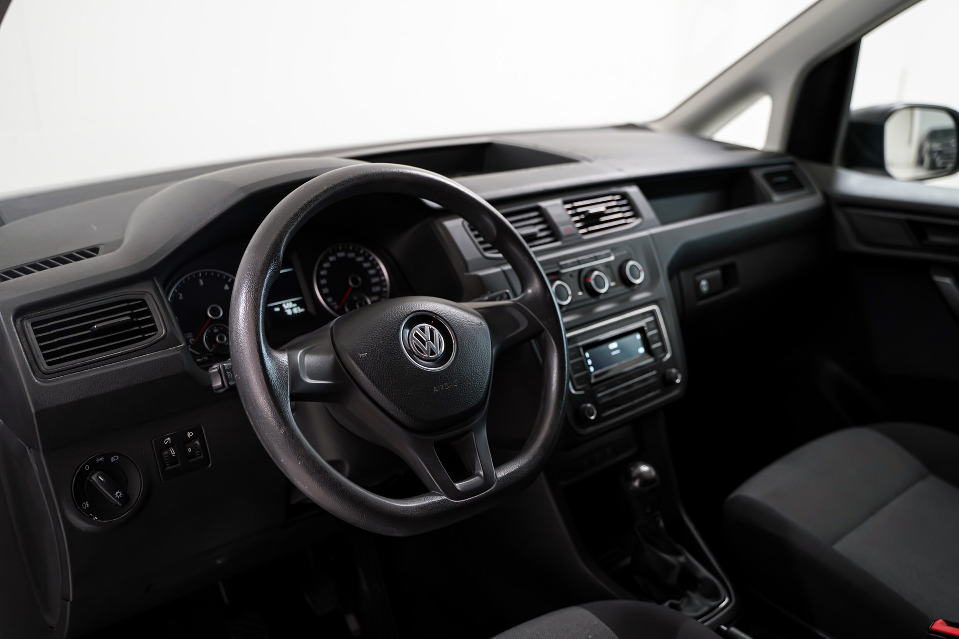 VW Caddy Maxi 2.0TDI BlueMotion Technology-image-9