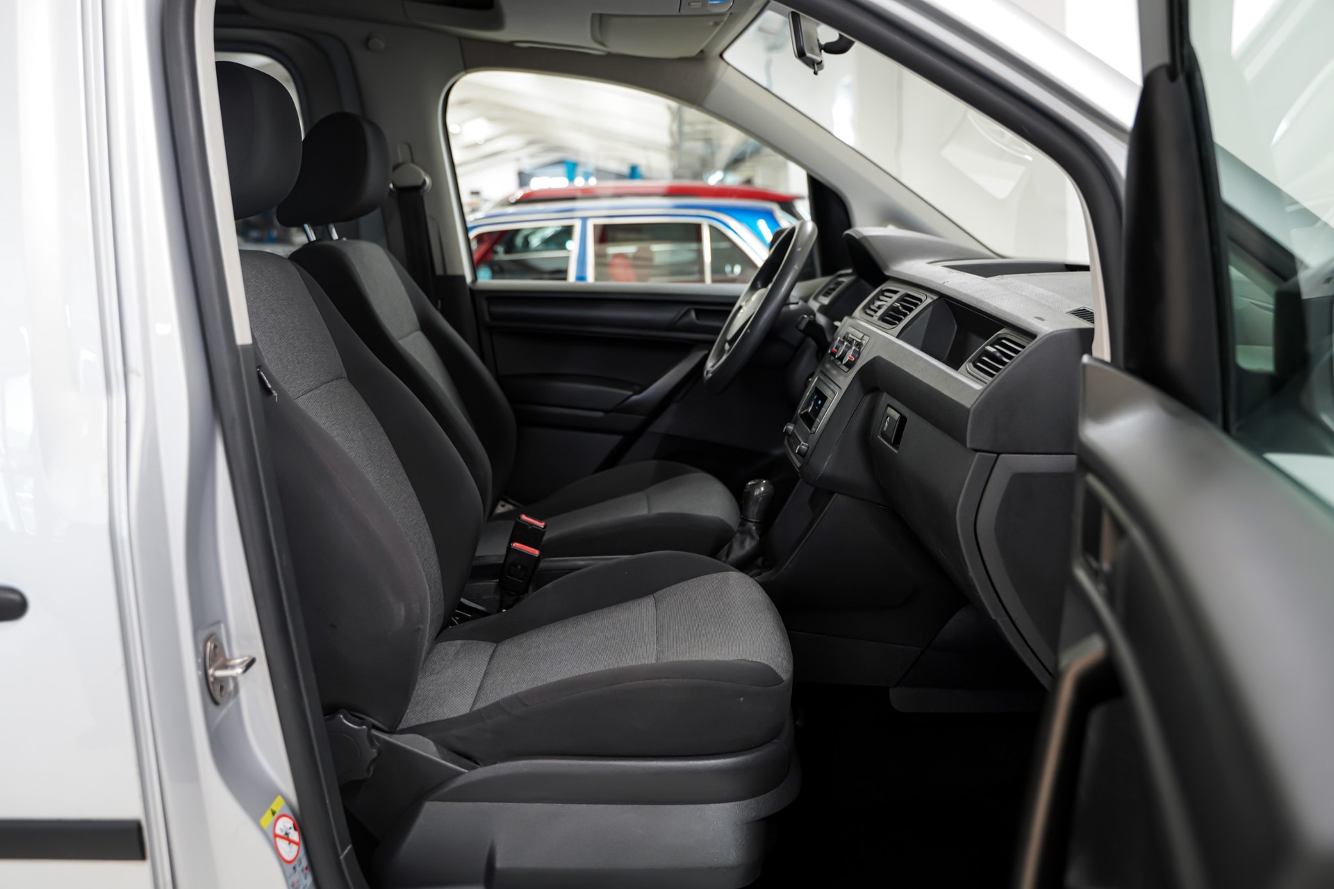 VW Caddy Maxi 2.0TDI BlueMotion Technology-image-13