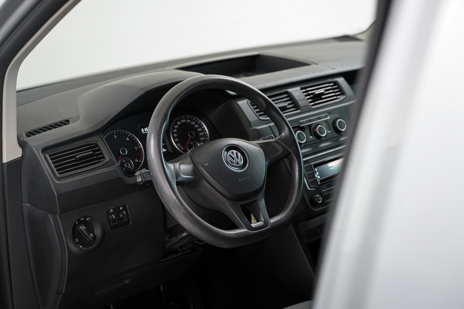 VW Caddy Maxi 2.0TDI BlueMotion Technology-image-8