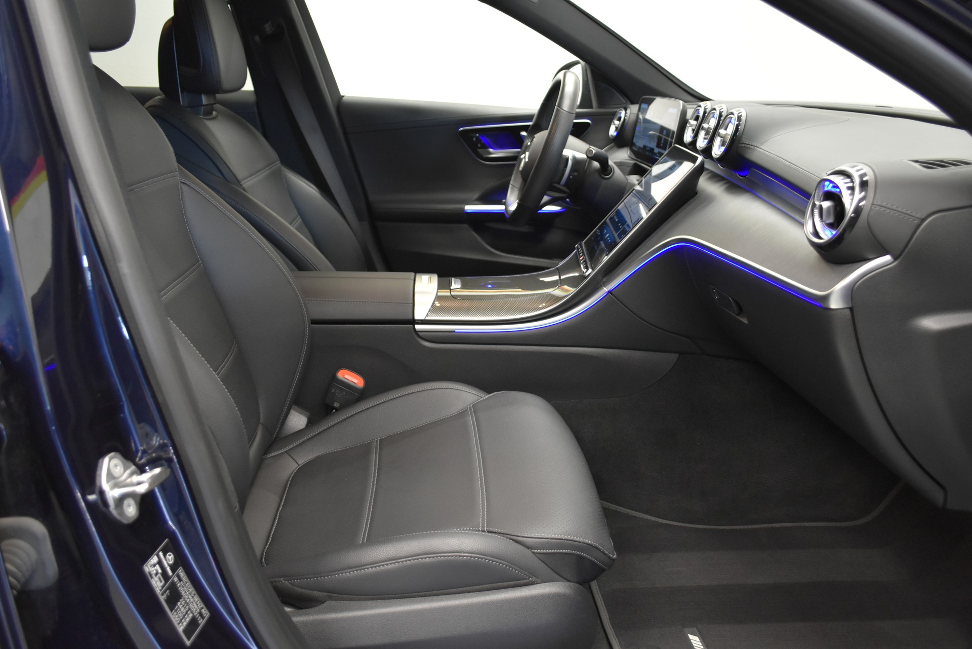 MERCEDES-BENZ C 300e AMG Line-image-2