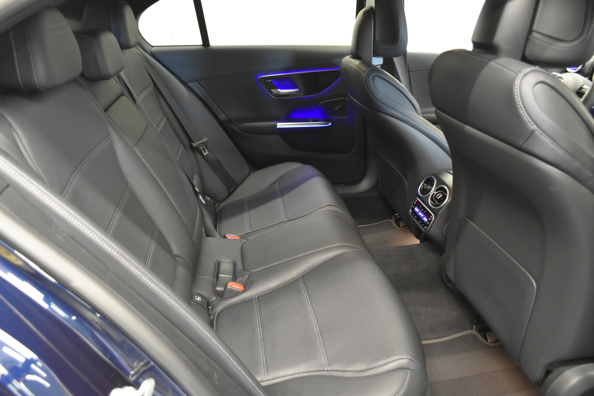 MERCEDES-BENZ C 300e AMG Line-image-9