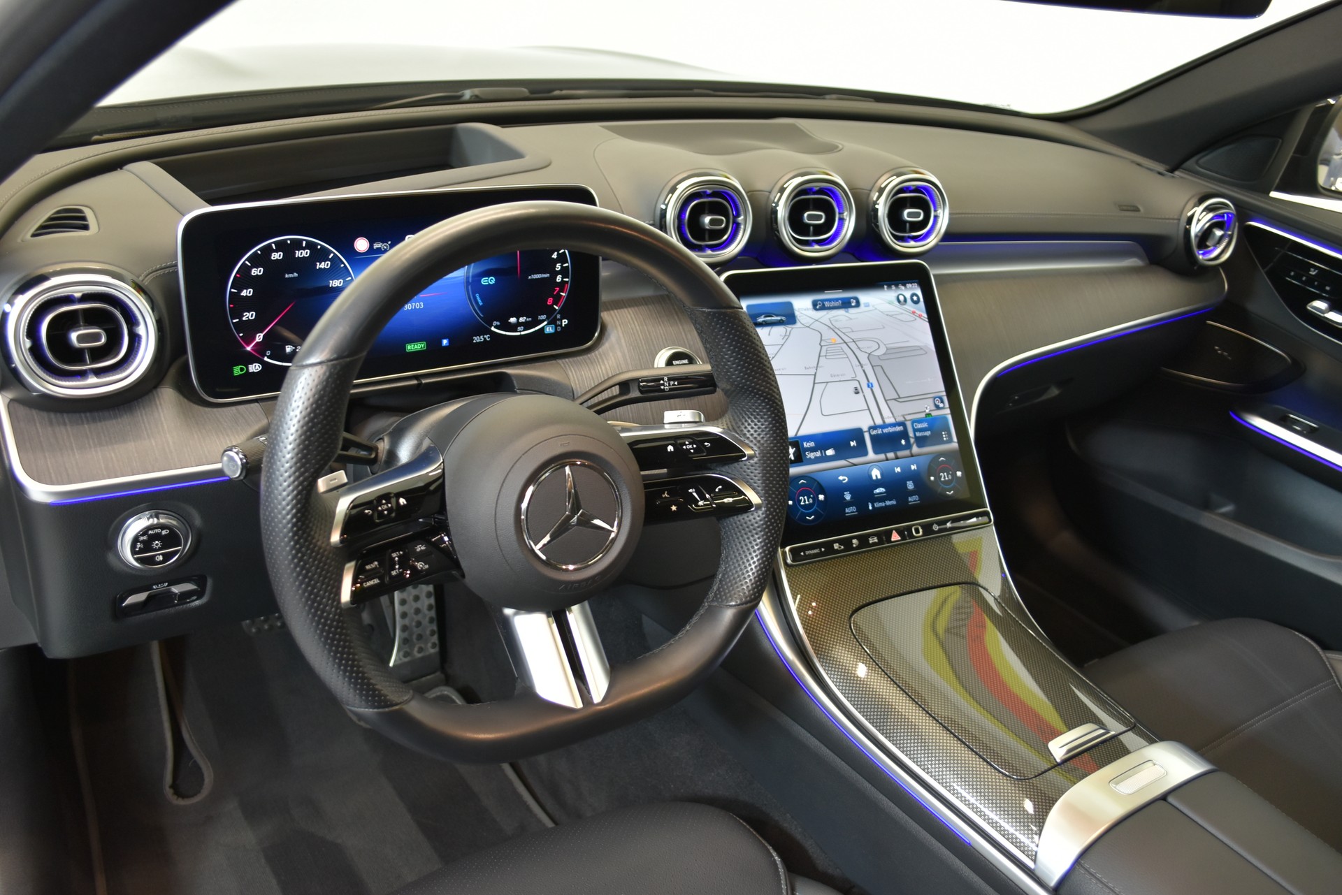 MERCEDES-BENZ C 300e AMG Line-image-5