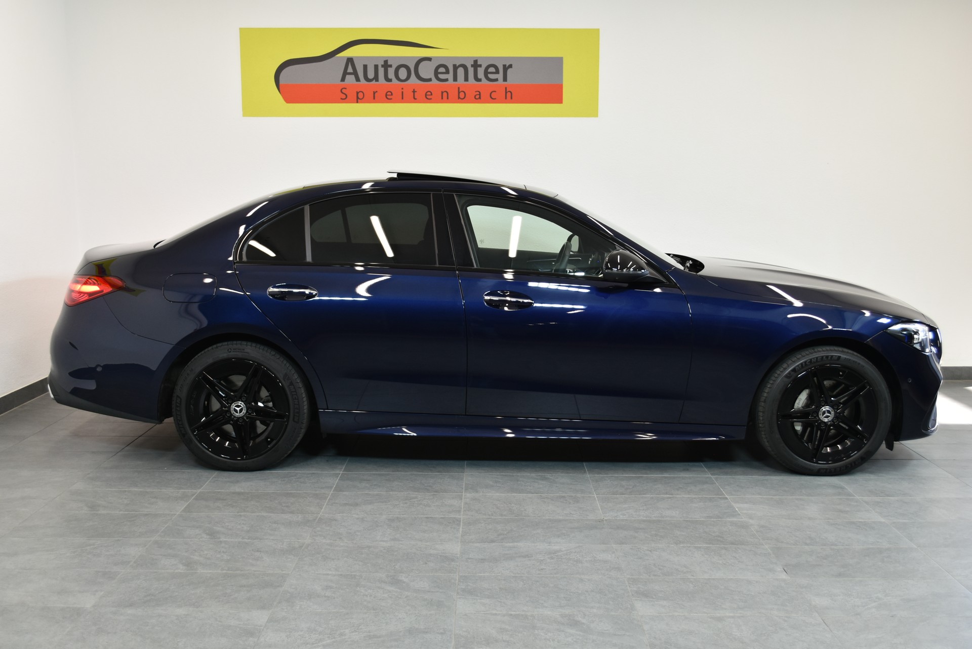 MERCEDES-BENZ C 300e AMG Line-image-13