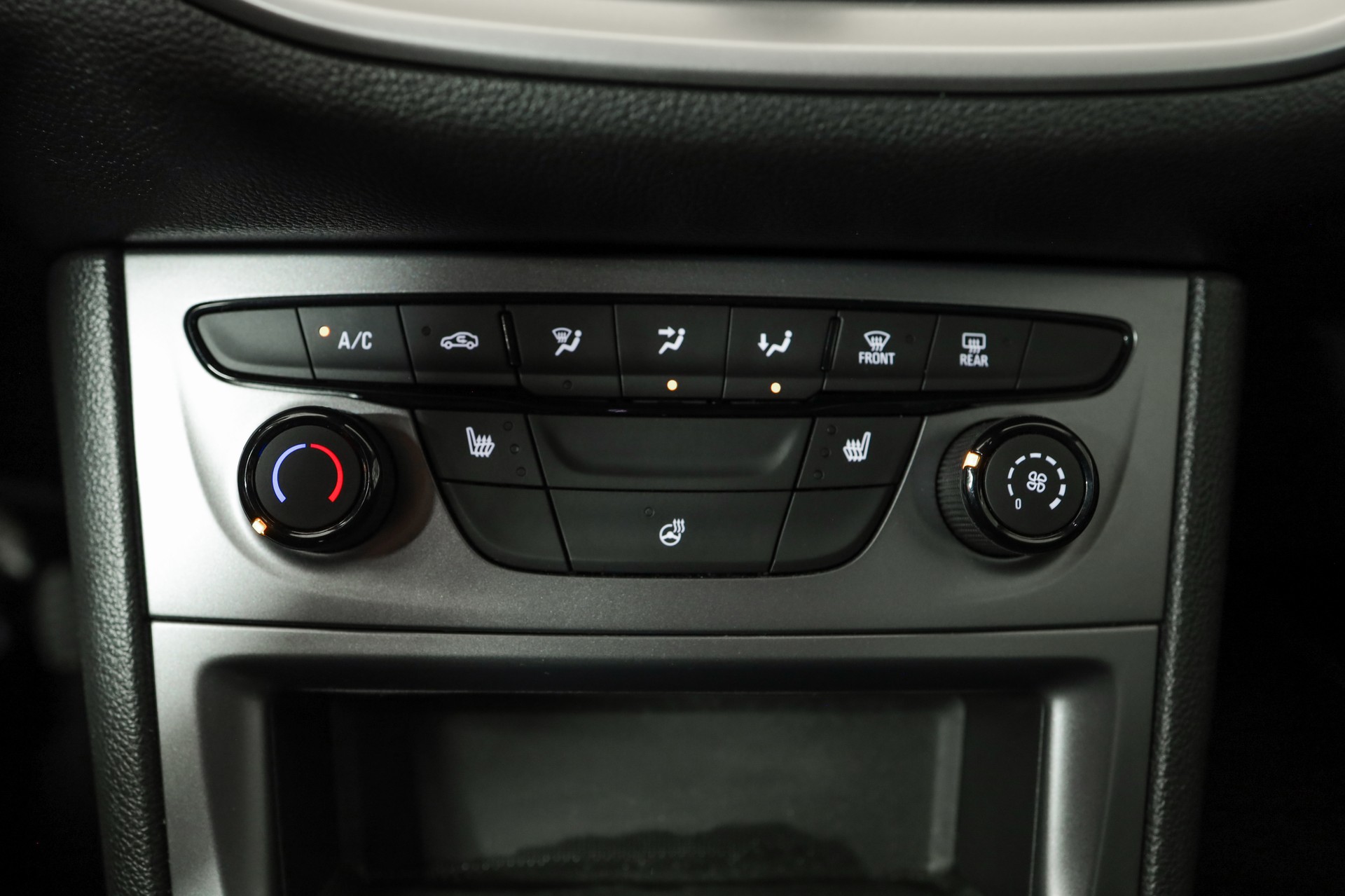 OPEL Astra 1.2i Turbo Edition • 145 ch • Siège ergonomique AGR • Apple CarPlay-image-19