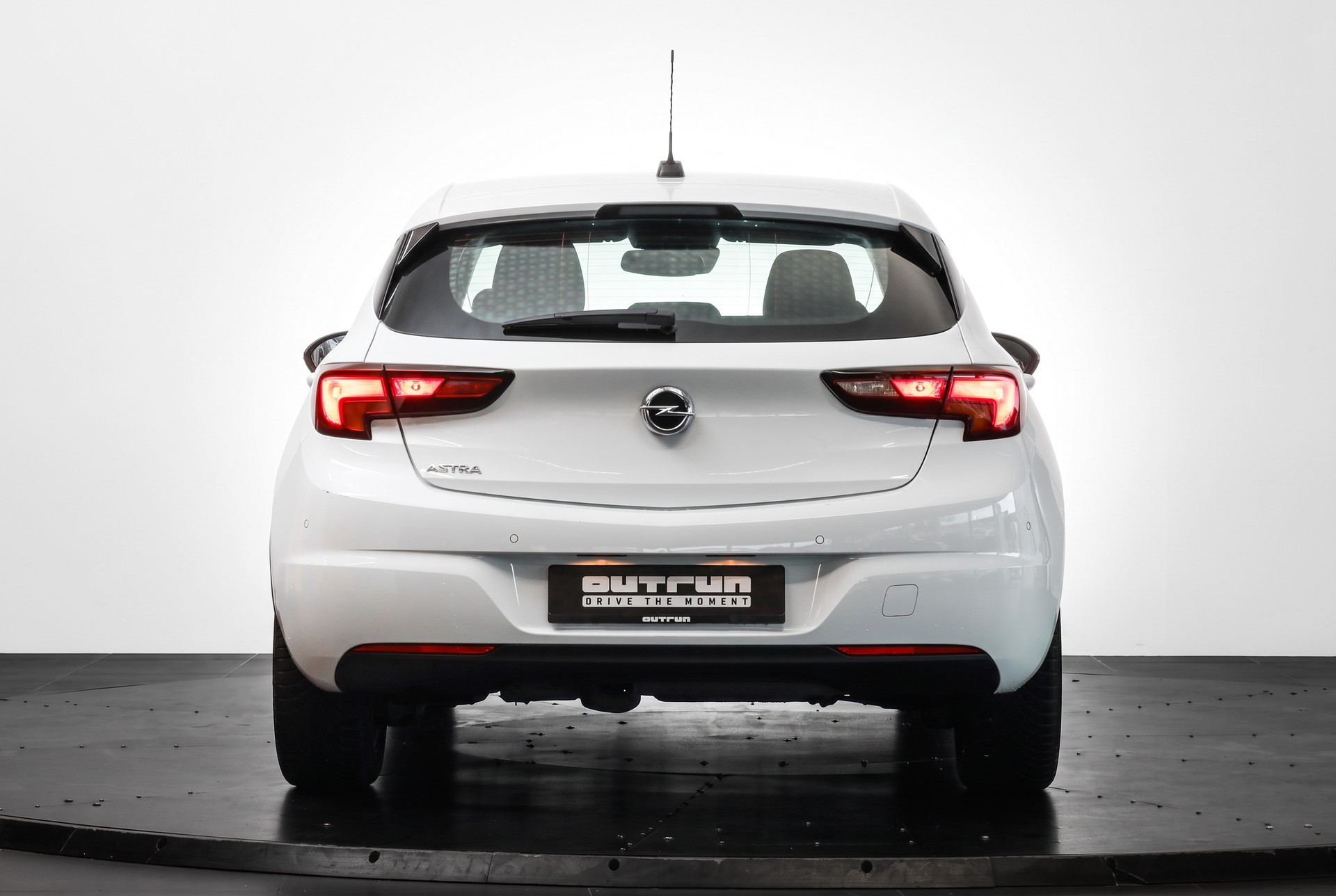 OPEL Astra 1.2i Turbo Edition • 145 ch • Siège ergonomique AGR • Apple CarPlay-image-2