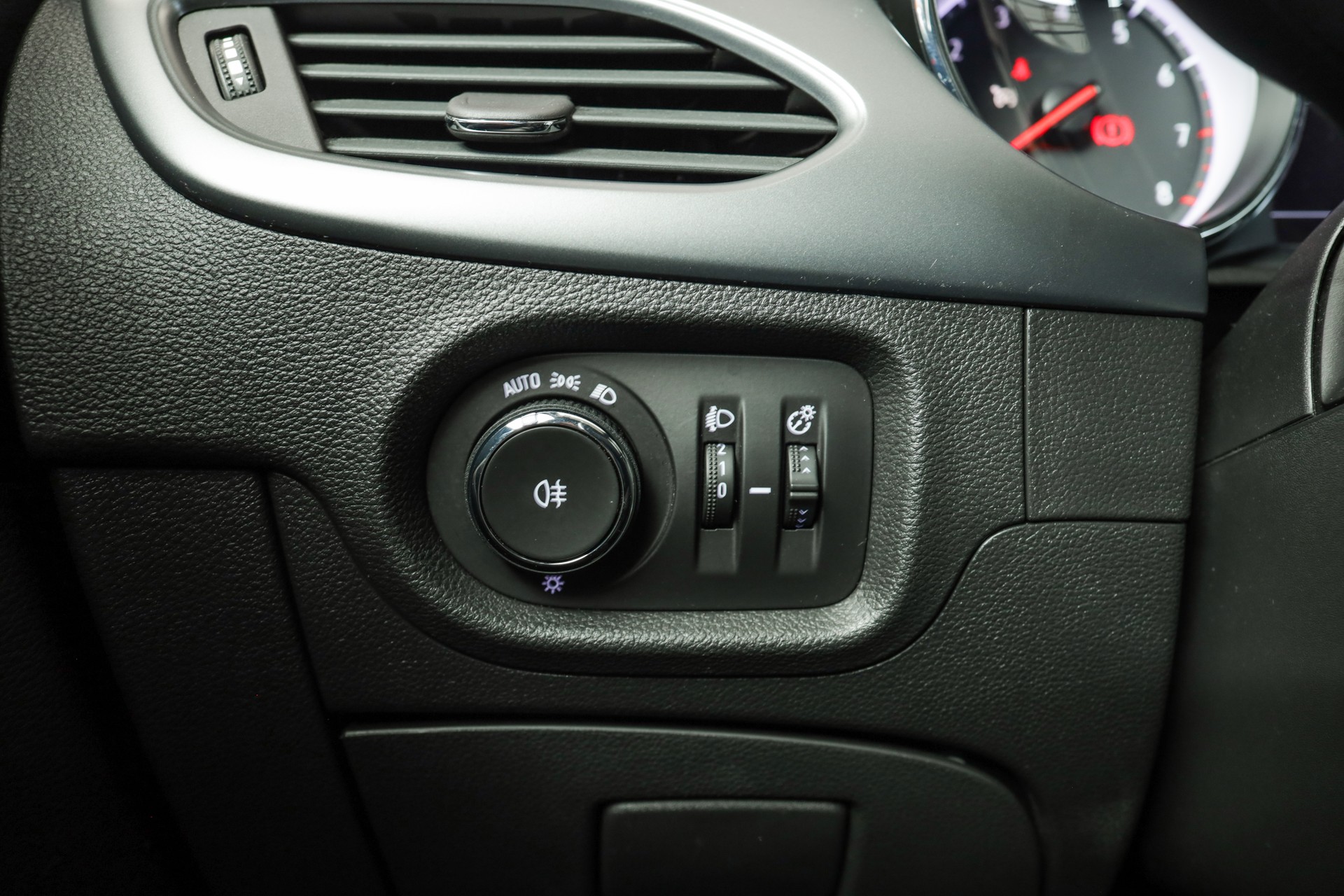 OPEL Astra 1.2i Turbo Edition • 145 ch • Siège ergonomique AGR • Apple CarPlay-image-16