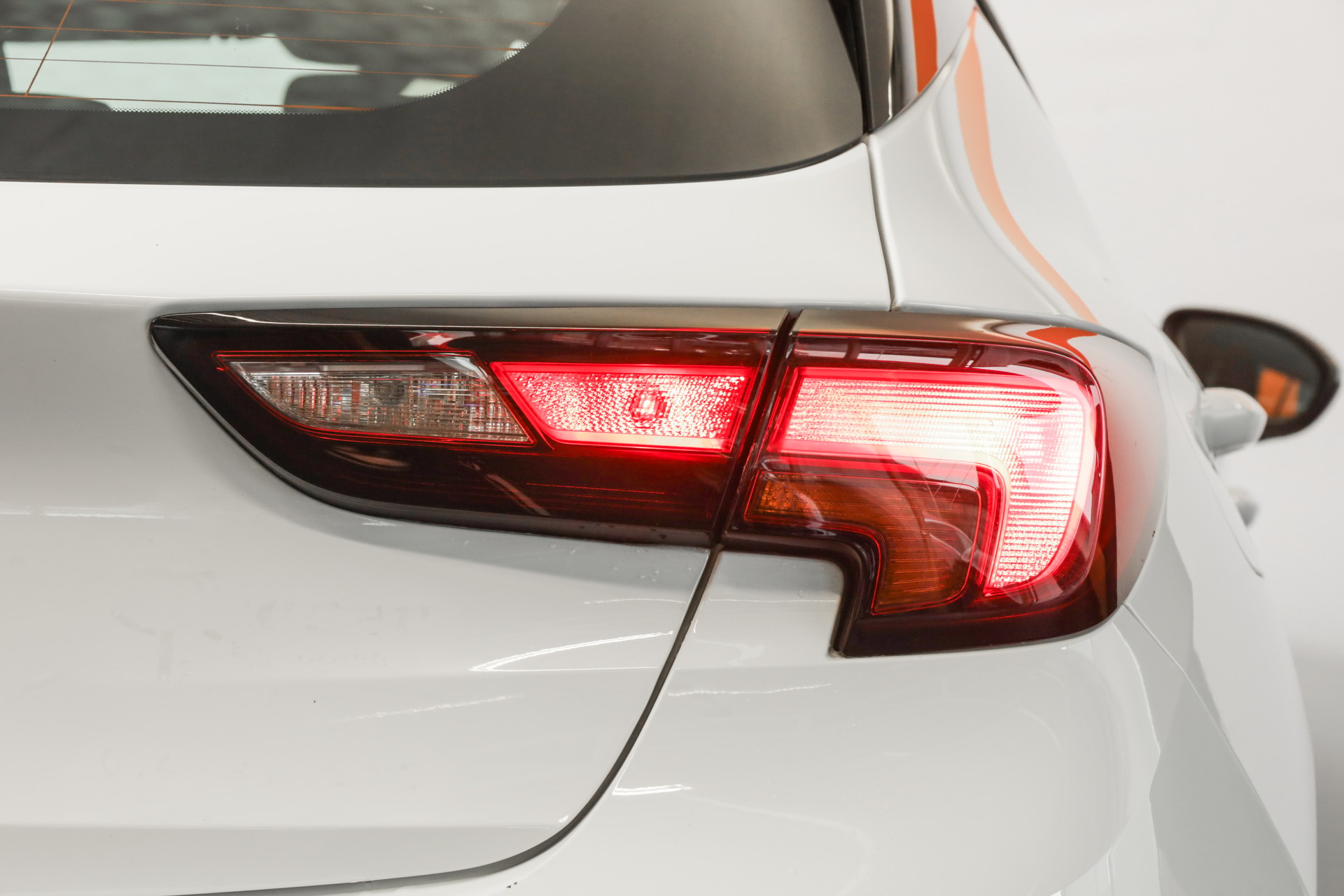 OPEL Astra 1.2i Turbo Edition • 145 ch • Siège ergonomique AGR • Apple CarPlay-image-9