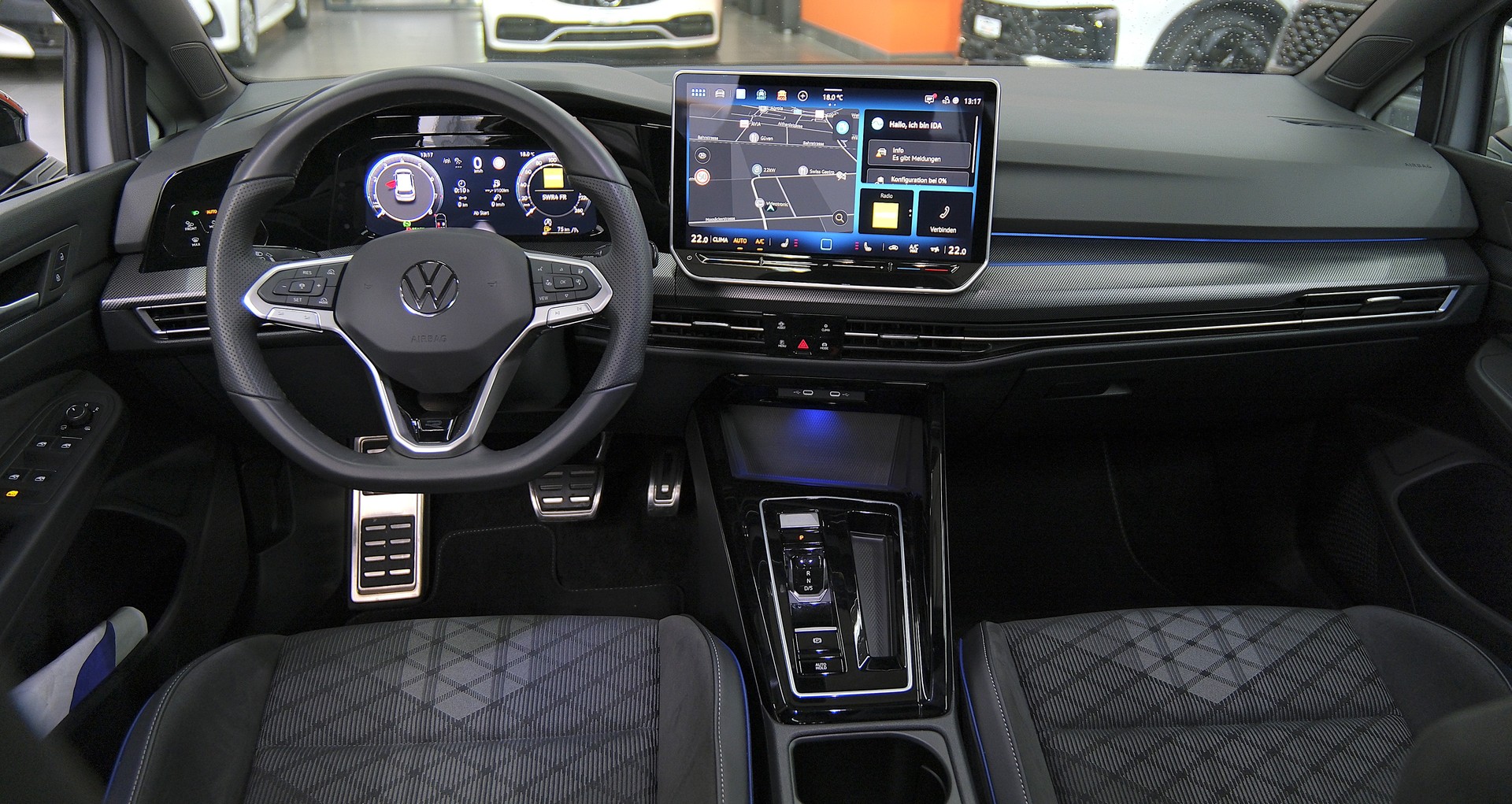 VW Golf 1.5 e TSI mHEV R-Line DSG " Black Style "-image-6