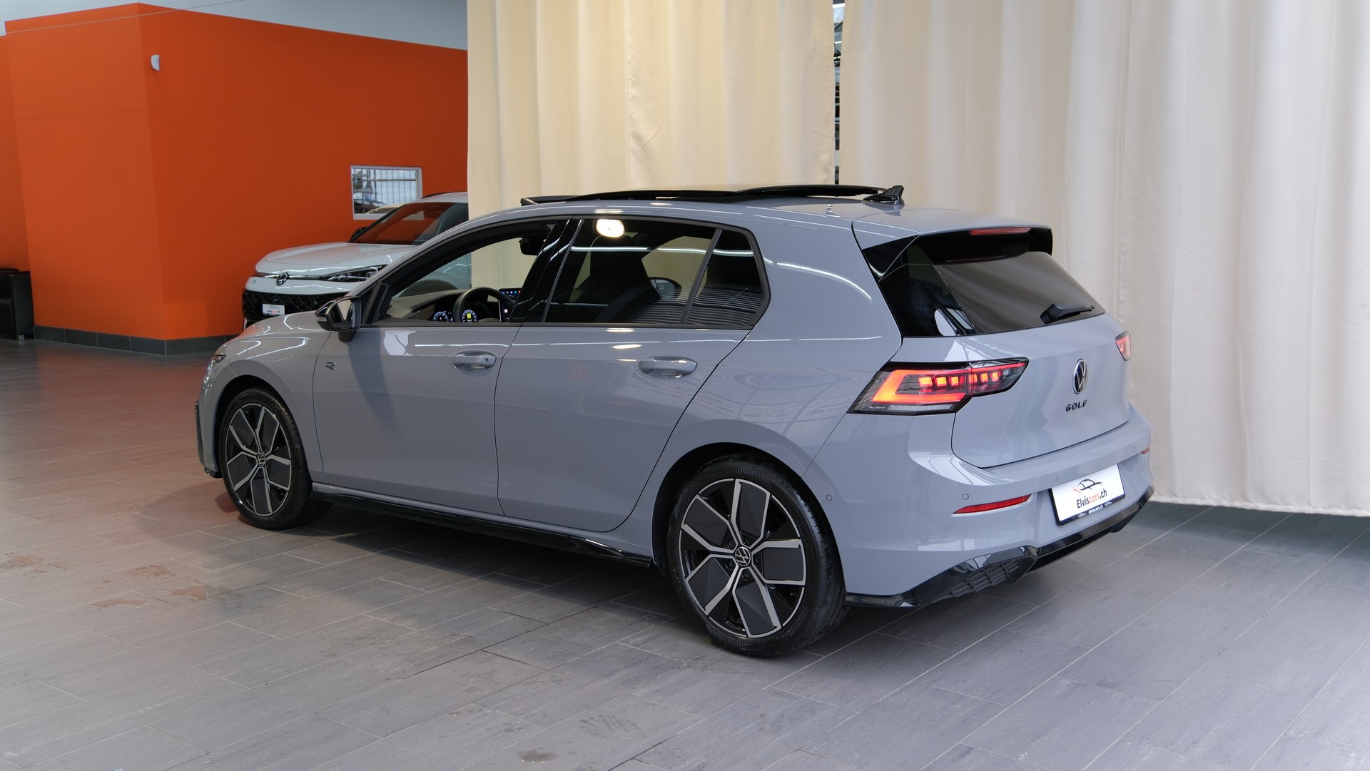 VW Golf 1.5 e TSI mHEV R-Line DSG " Black Style "-image-10