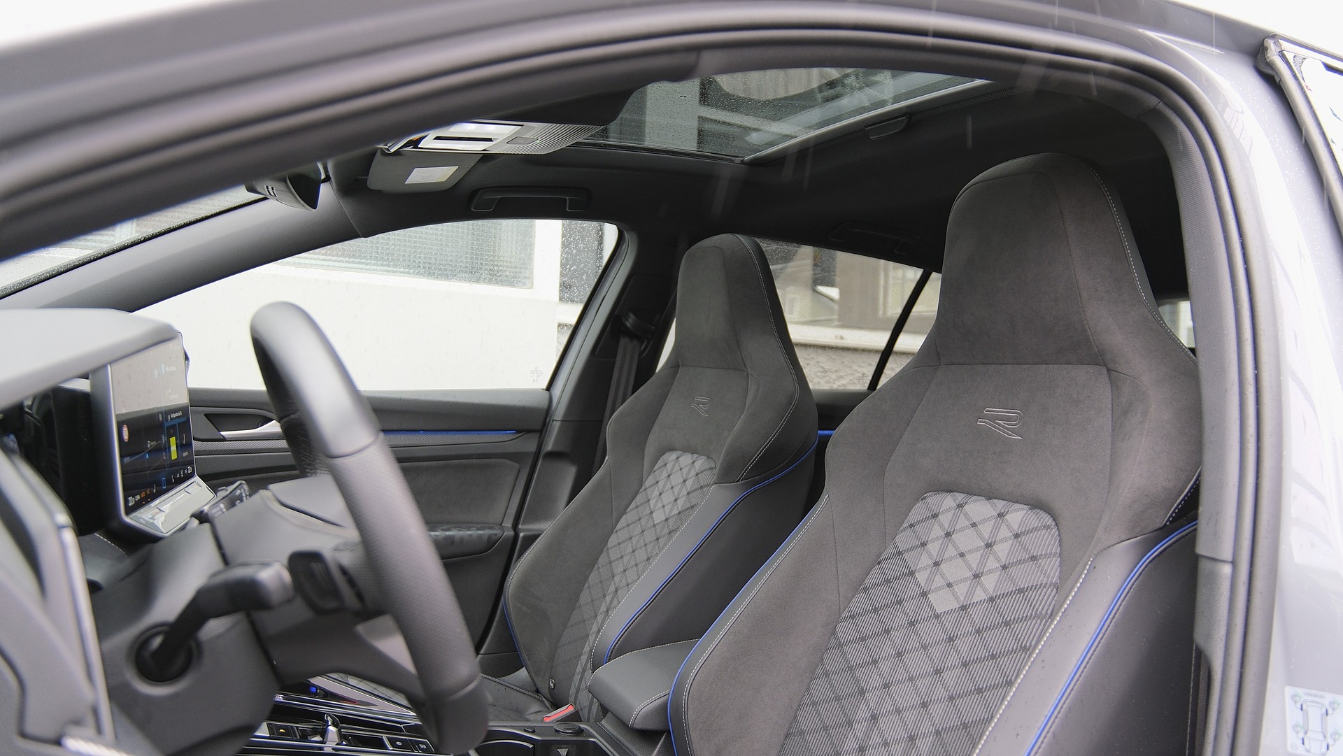 VW Golf 1.5 e TSI mHEV R-Line DSG " Black Style "-image-5
