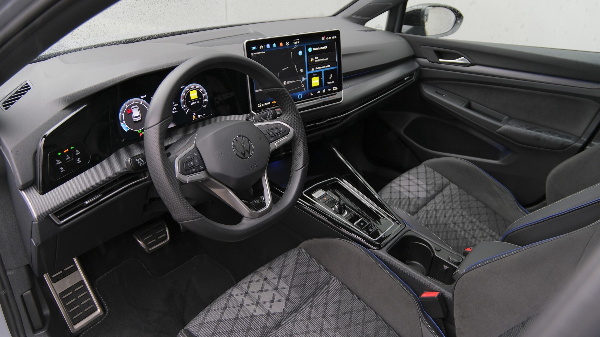 VW Golf 1.5 e TSI mHEV R-Line DSG " Black Style "-image-3