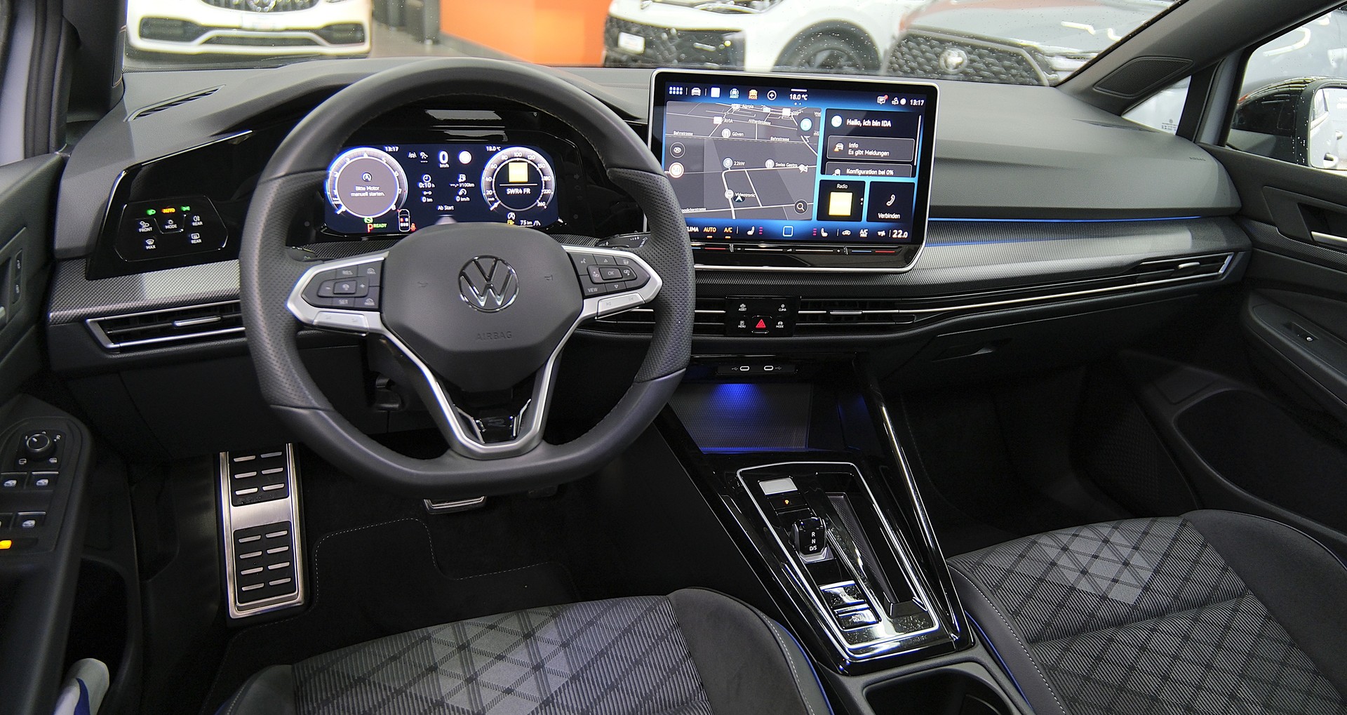VW Golf 1.5 e TSI mHEV R-Line DSG " Black Style "-image-18