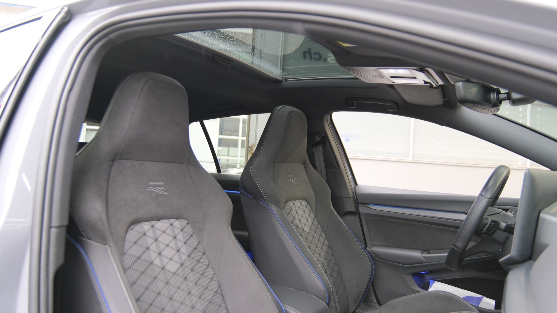 VW Golf 1.5 e TSI mHEV R-Line DSG " Black Style "-image-17