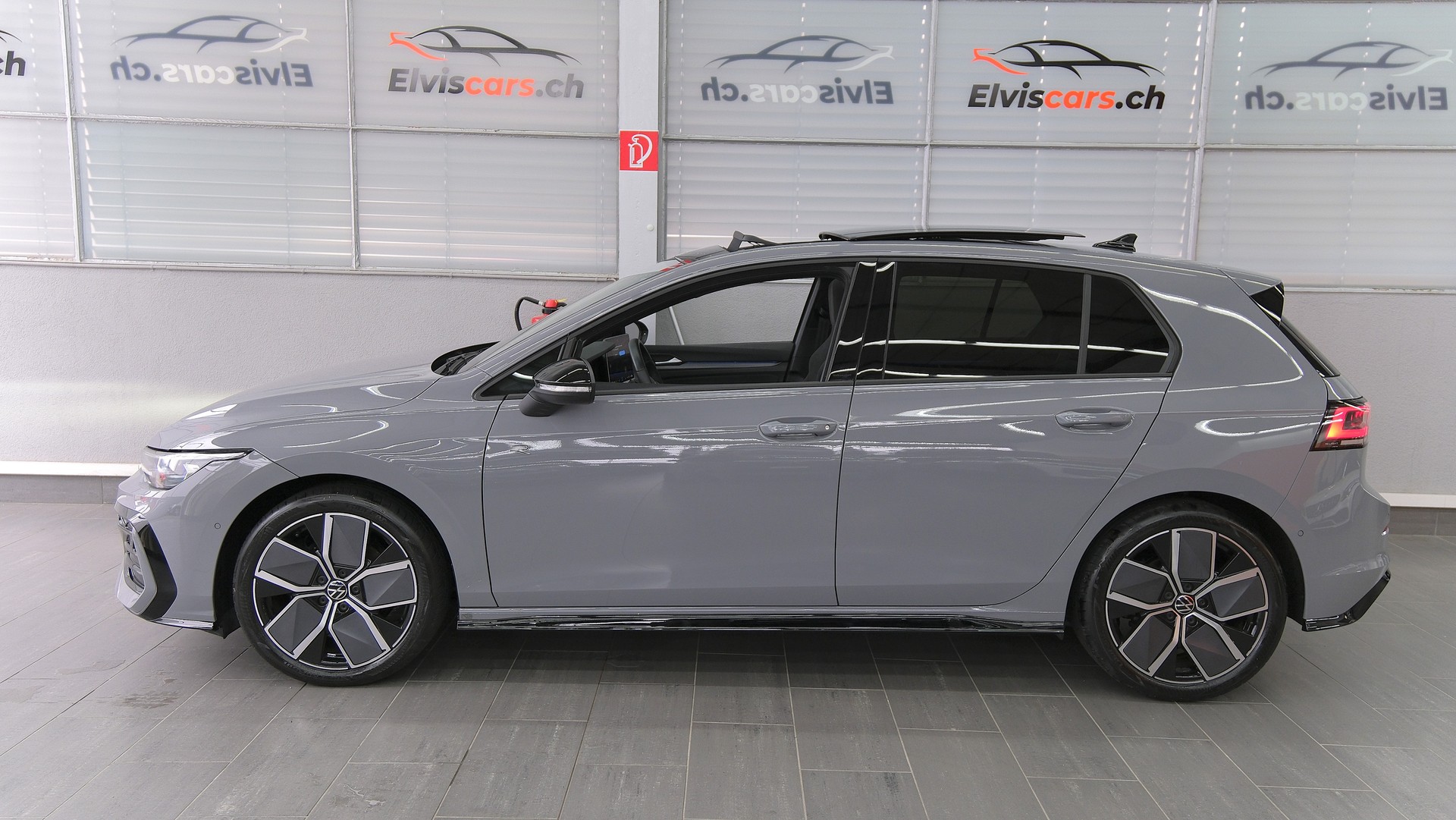 VW Golf 1.5 e TSI mHEV R-Line DSG " Black Style "-image-9