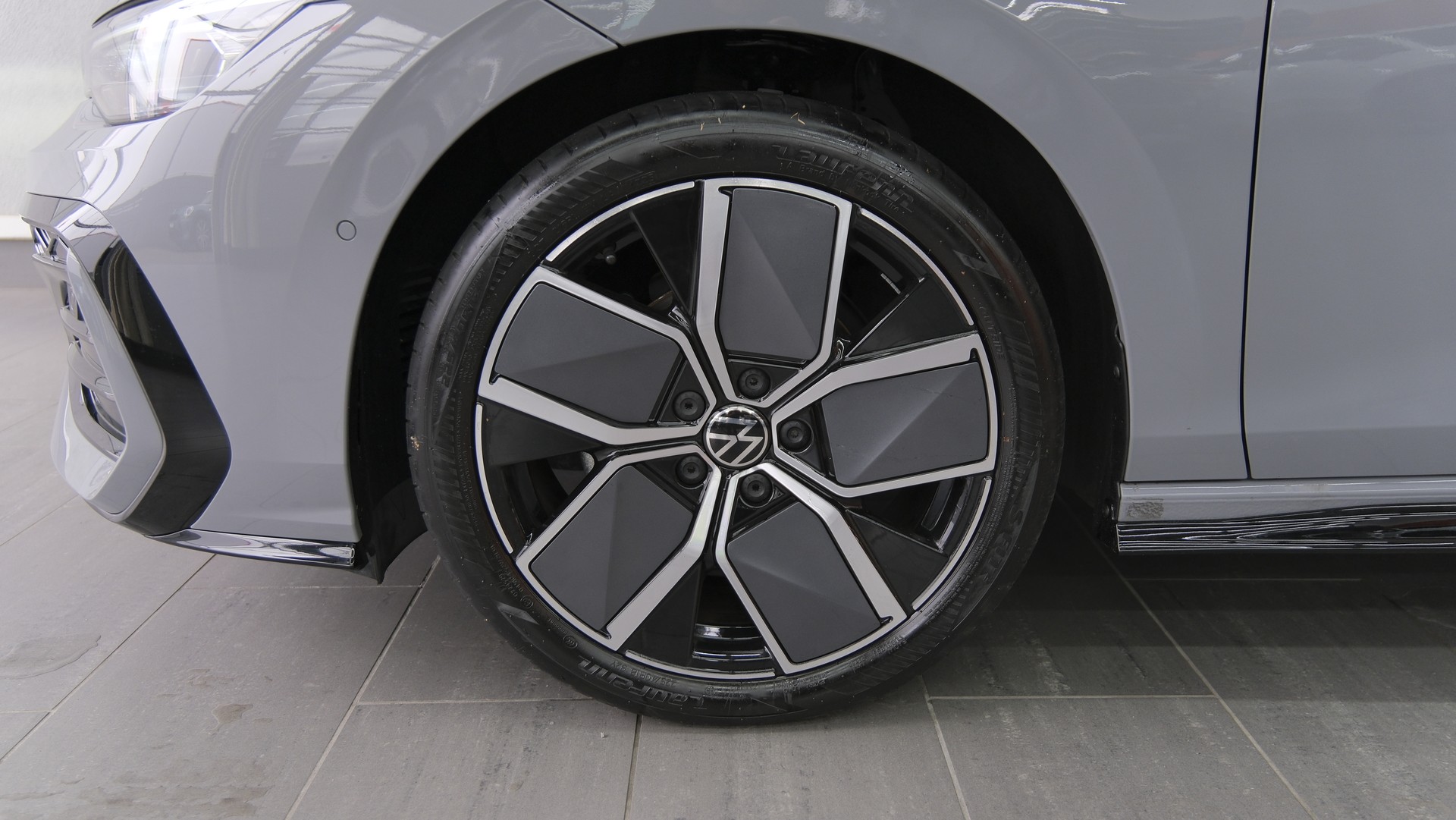 VW Golf 1.5 e TSI mHEV R-Line DSG " Black Style "-image-29