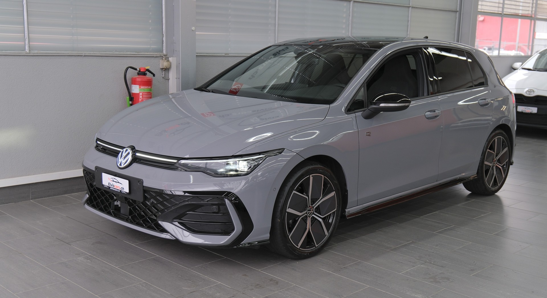 VW Golf 1.5 e TSI mHEV R-Line DSG " Black Style "-image-8
