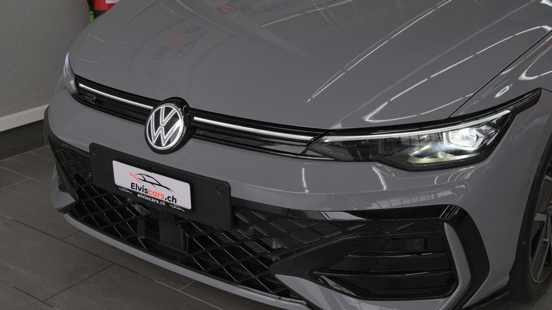 VW Golf 1.5 e TSI mHEV R-Line DSG " Black Style "-image-2