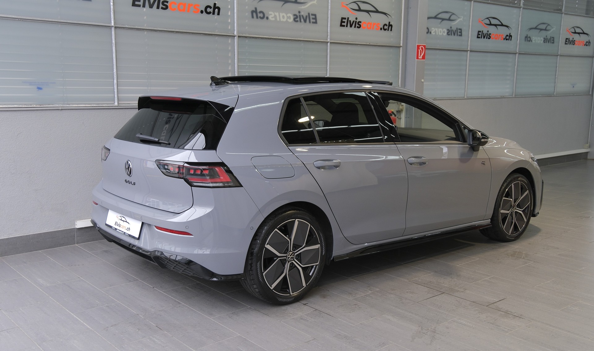 VW Golf 1.5 e TSI mHEV R-Line DSG " Black Style "-image-24