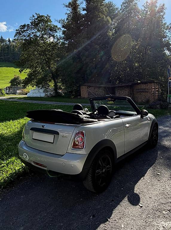 MINI One Cabriolet-image-1